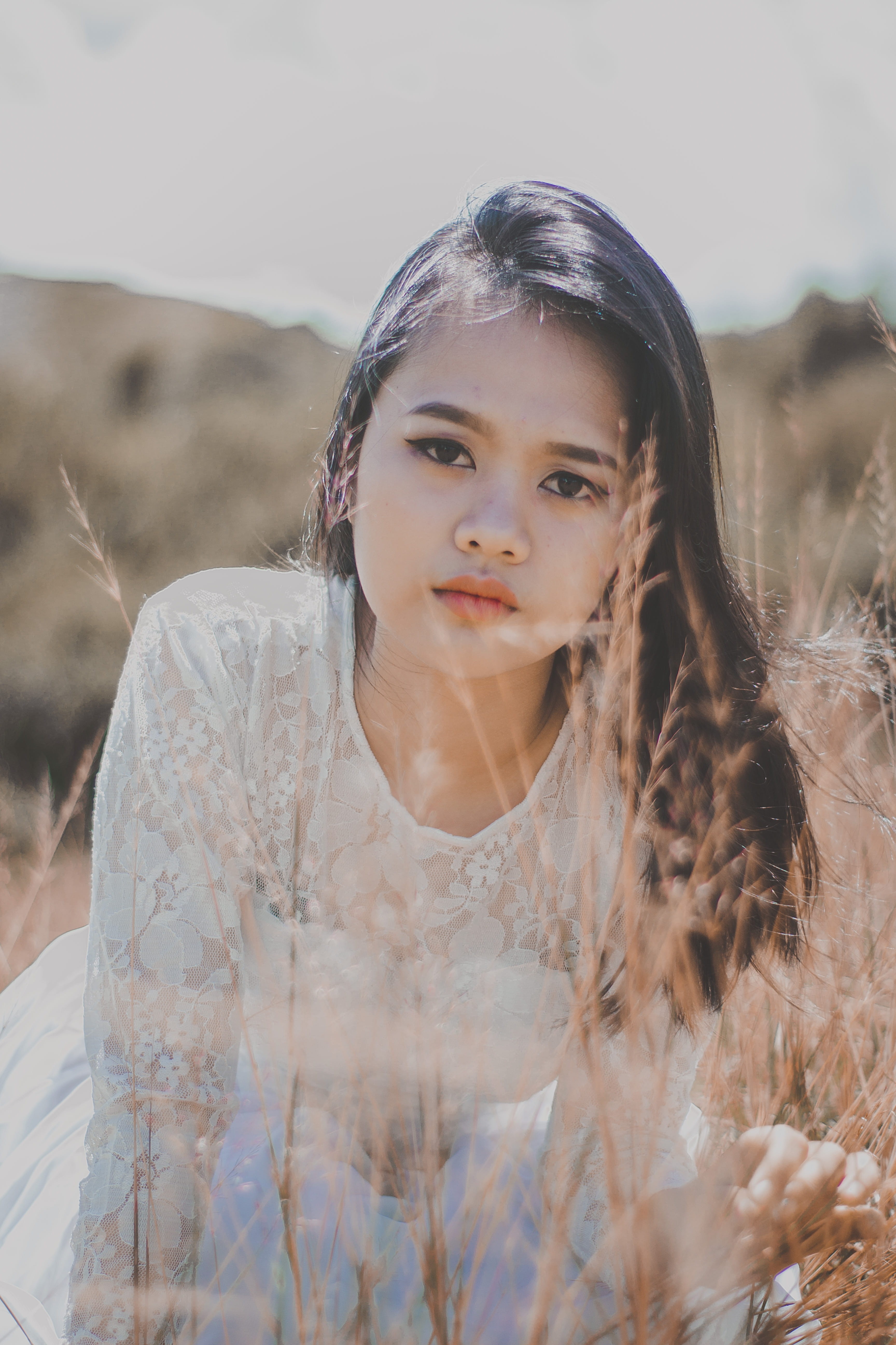 innocence, beautiful, photoshoot, eyes, white, portrait, childhood, outdoors, depth of field, photography, female, beauty, lady, fashion, real people, hair, Phone HD Wallpaper