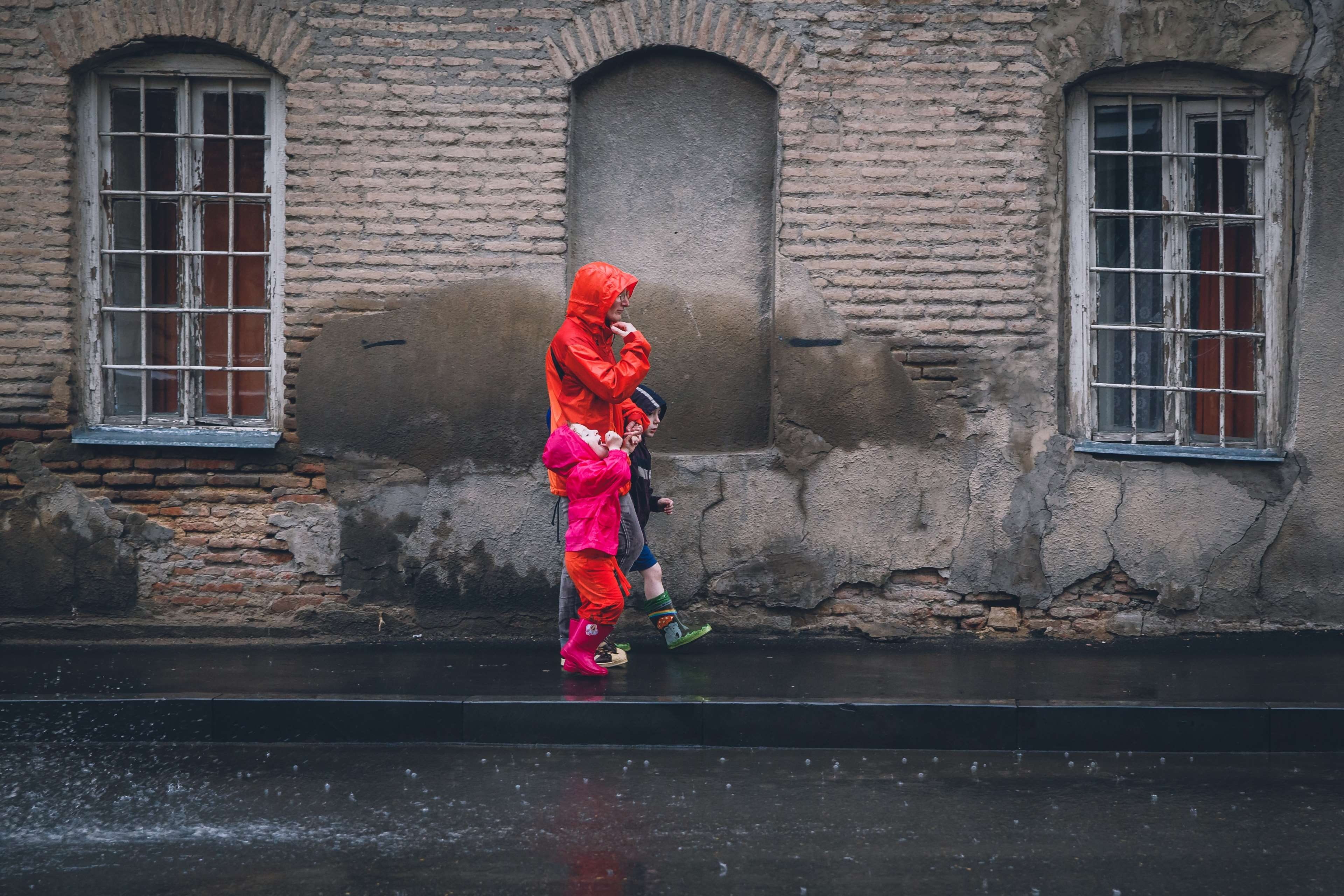 innocence, full length, day, architecture, wall, building exterior, windows, street, kids, lifestyles, outdoors, child, standing, casual clothing, people, HD Wallpaper