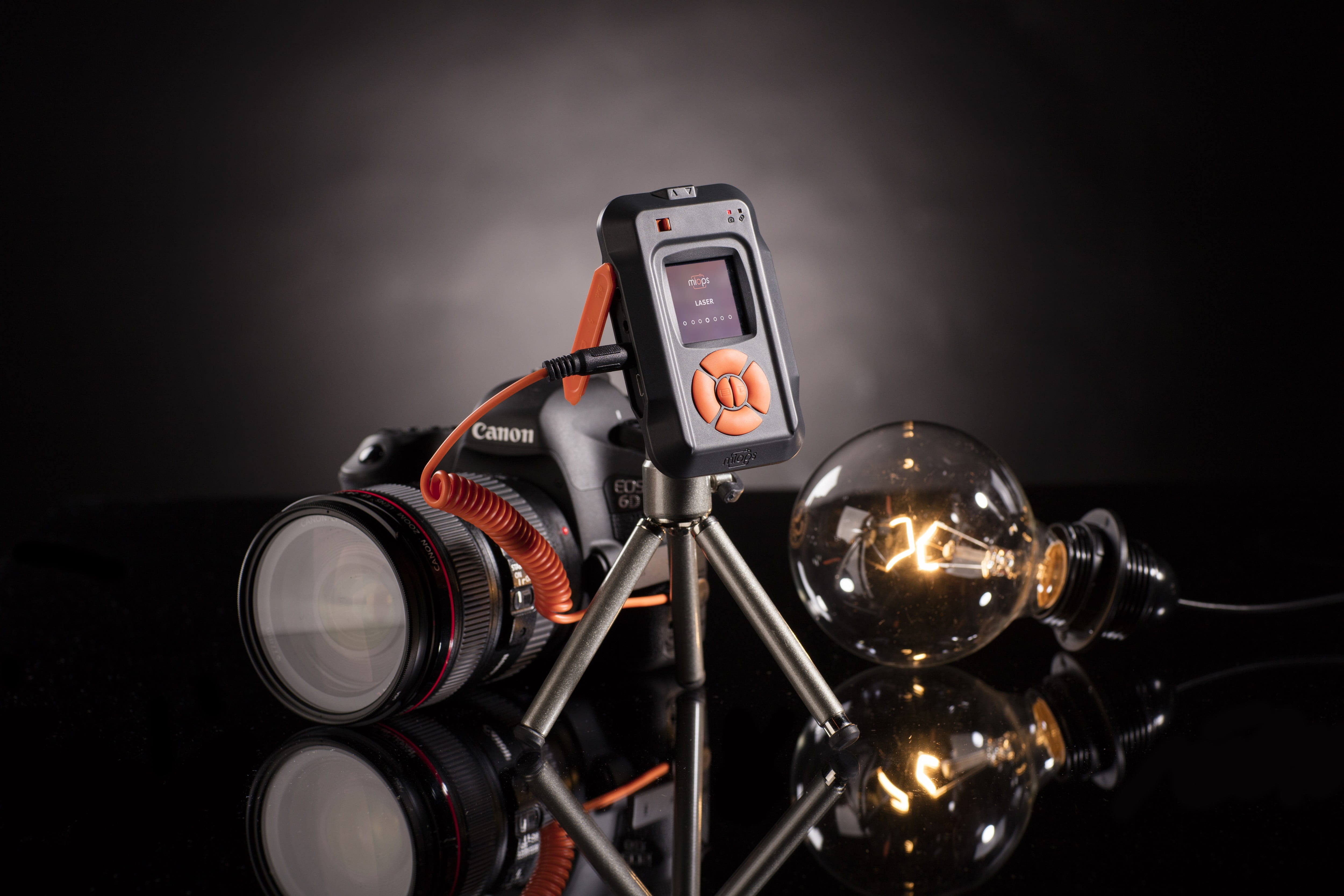 black background, old, red, photographer gear, dark, studio shot, black, refleciton, camera trigger, 4K, no people, light, filament, communication, camera device, HD Wallpaper