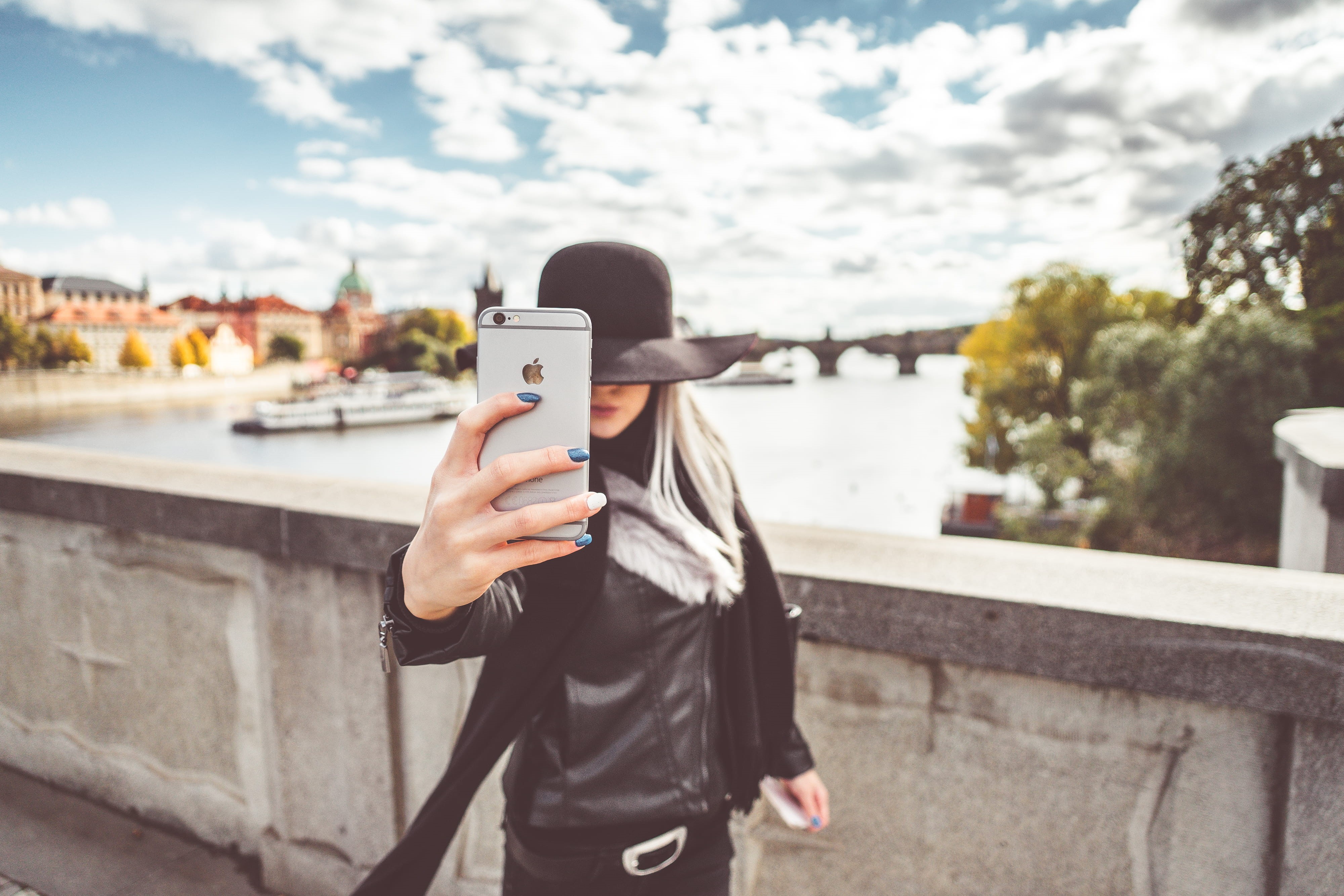 social networks, urban Scene, travel Destinations, hat, mobile Phone, taking a photo, river, hands, photography Themes, beauty, girl, communication, moment, HD Wallpaper