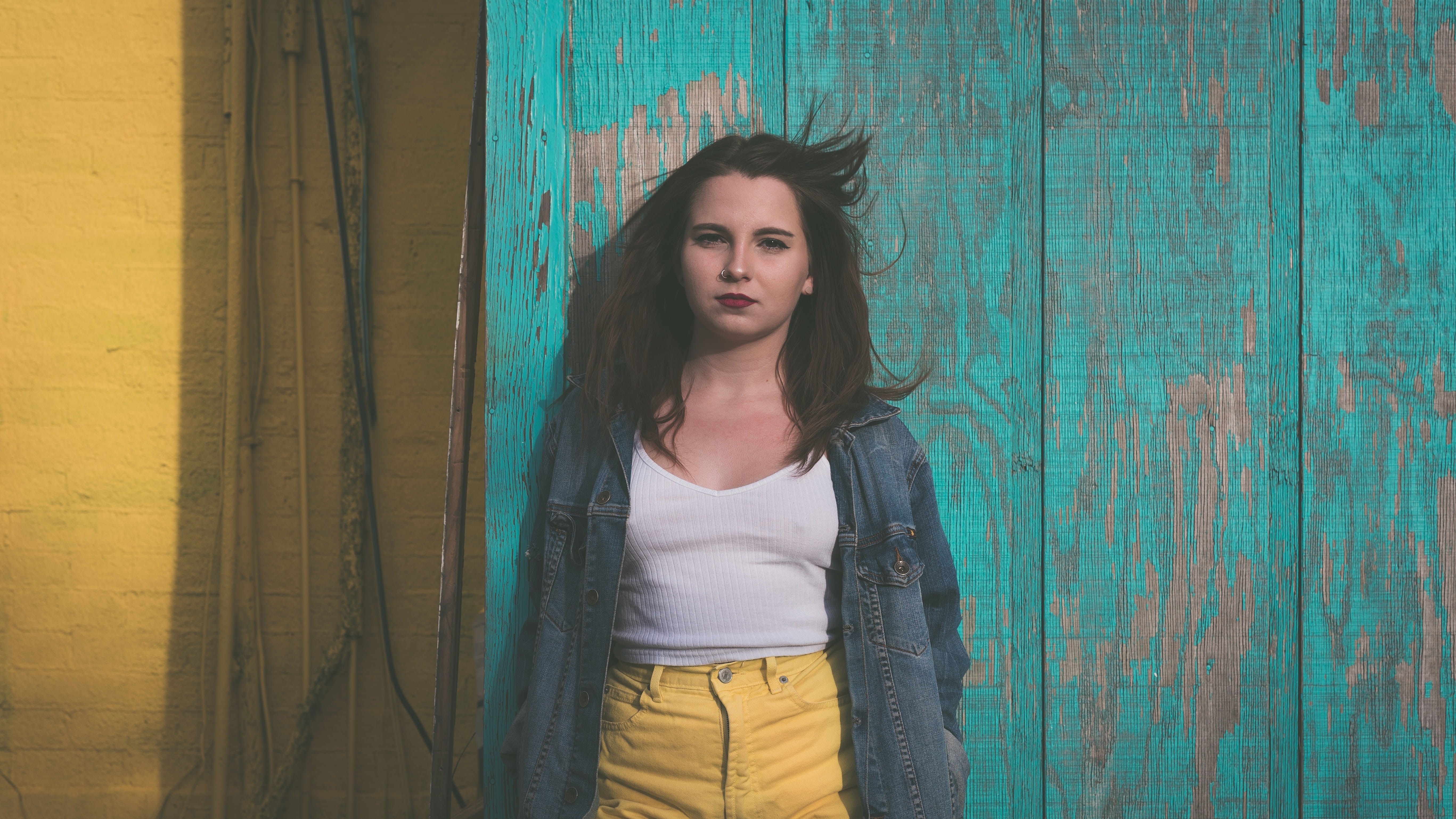 tank top, real people, wall - Building Feature, green, hairstyle, 5K, young Adult, shallow, day, woman, jeans, beauty, contemplation, leisure activity, HD Wallpaper