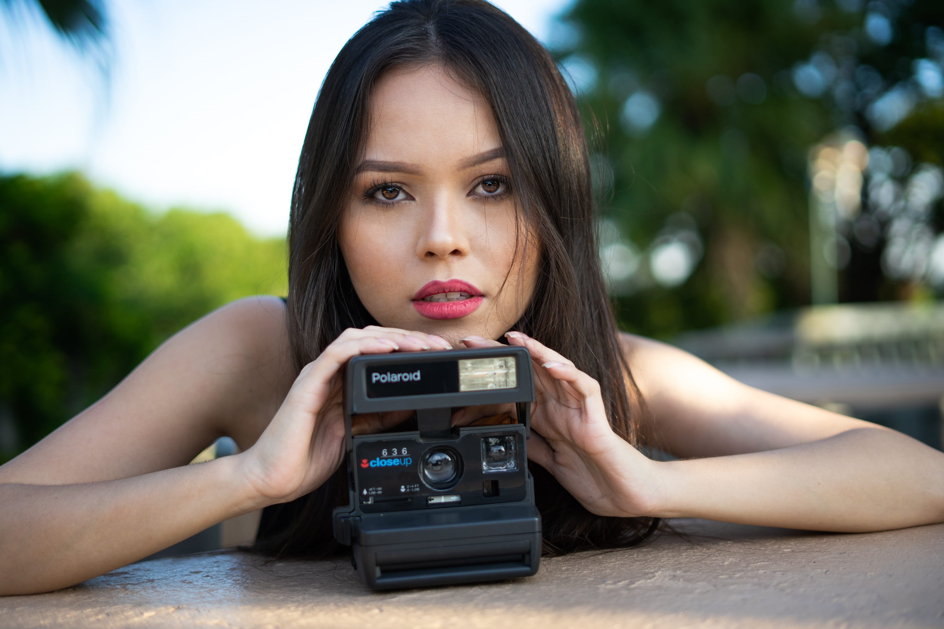 portrait, leisure activity, adult, lips, photoshoot, technology, pretty, sony, street, blurred background, life, beautiful woman, fashion, sitting, photography, HD Wallpaper