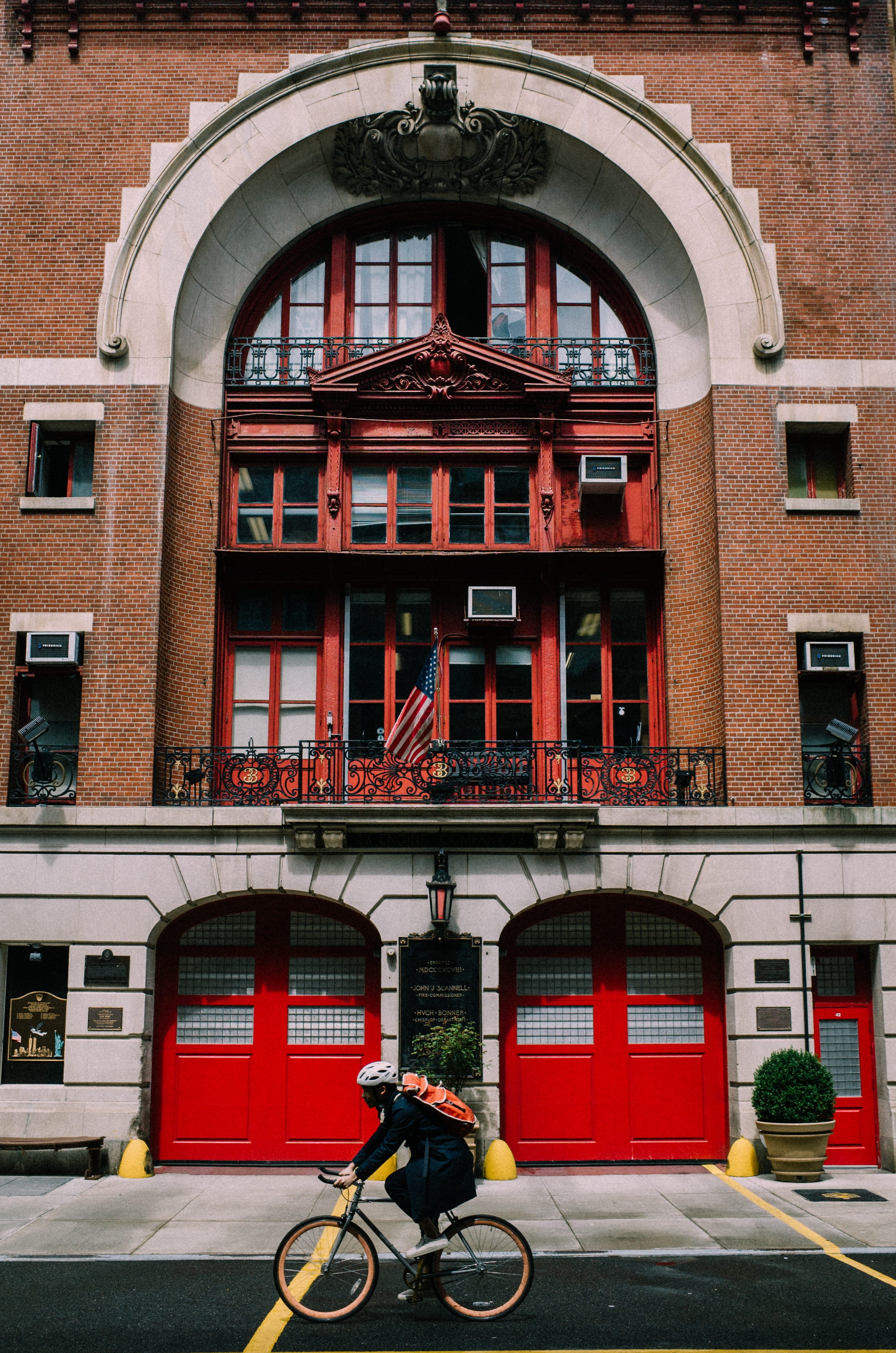 building exterior, sidewalk, canal, helmet, arch, street, one person, built structure, person, city, red, cyclist, backpack, near, travel, traditional design, Phone HD Wallpaper