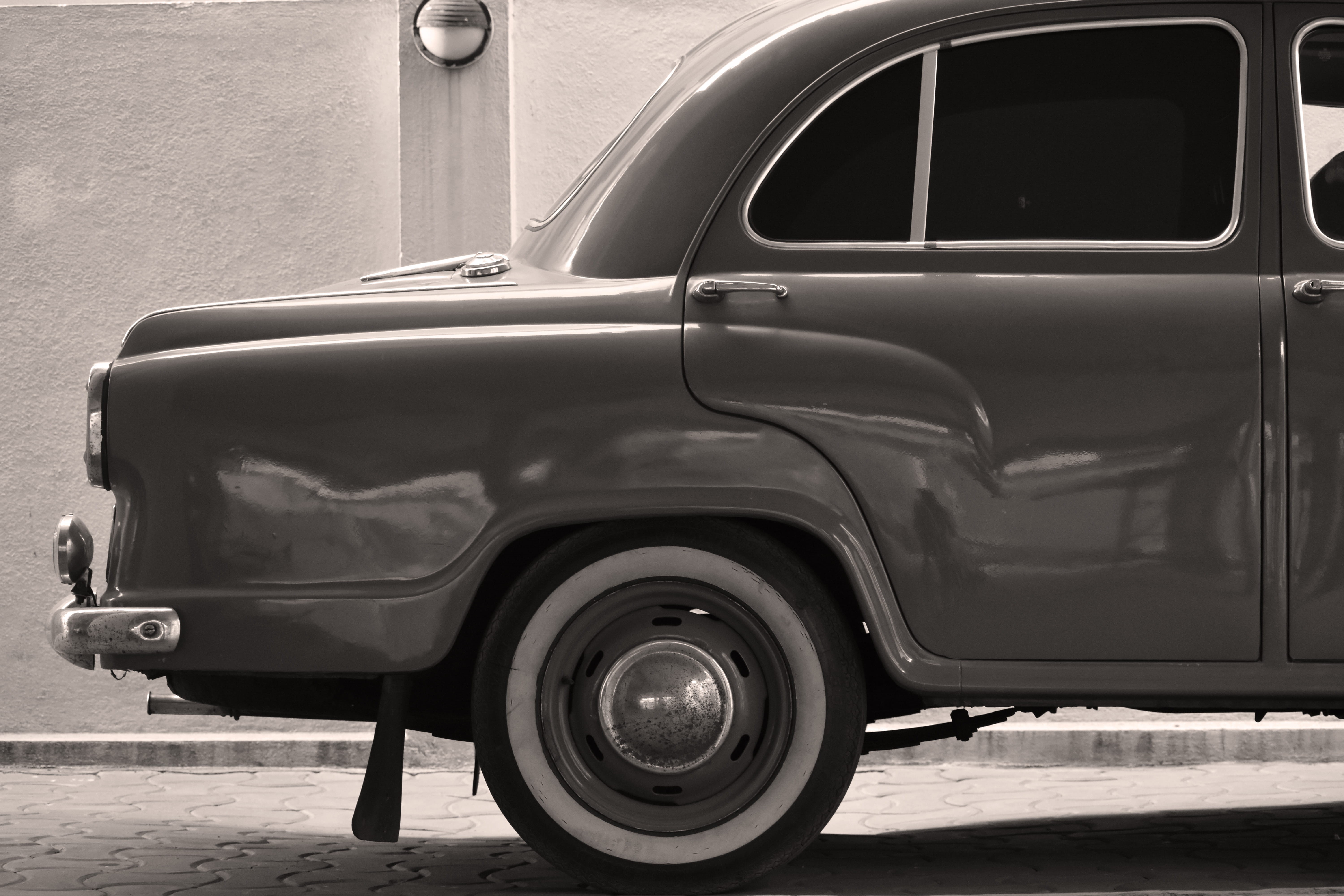 retro styled, metal, travel, side view, old, india, whitewalls, headlight, indian car, 5K, stationary, vintage car, car, kamdhar nagar, tires, outdoors, HD Wallpaper