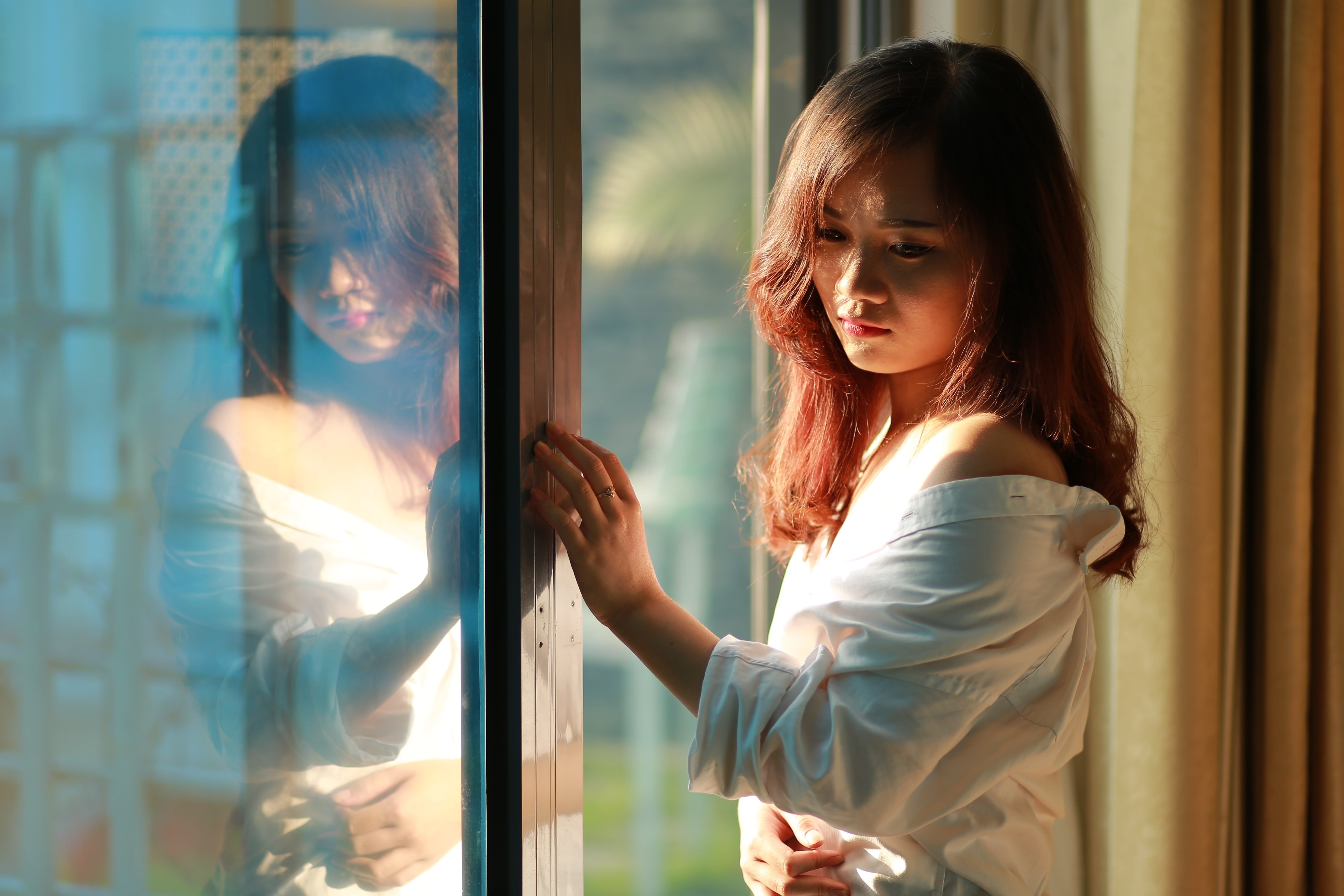 hairstyle, downards, elegant, leisure activity, young adult, 5K, transparent, model, lady, chinese, lifestyles, face, glamour, looking, reflection, hair, HD Wallpaper