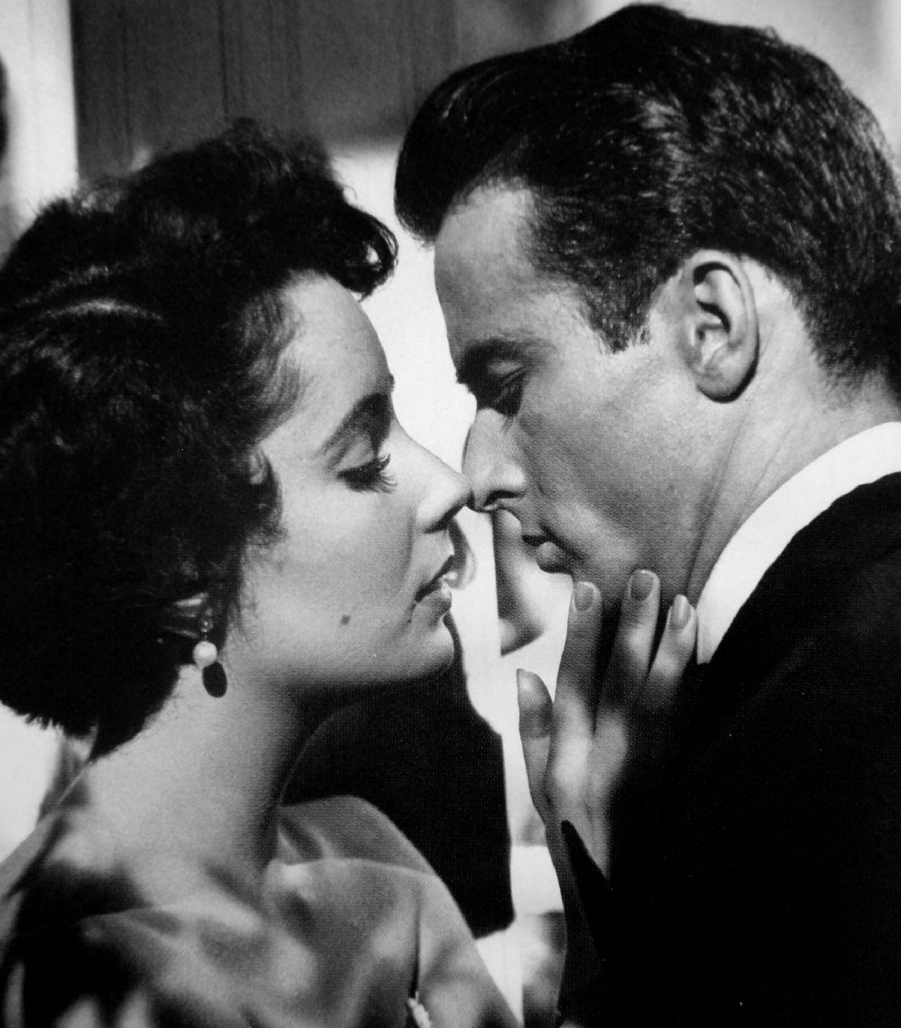 famous, classic, passion, two people, cinema, indoors, young women, togetherness, side view, emotion, vintage, film, black and white, clift, montgomery, Phone HD Wallpaper