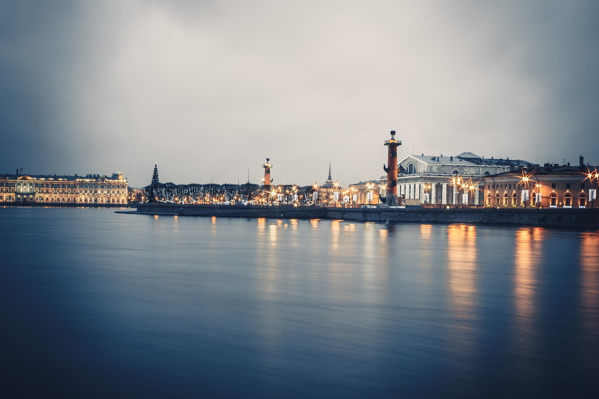 building Exterior, built Structure, travel, old, tower, Saint Petersburg, water, nature, history, town, building, waterfront, illuminated, white, cultures, HD Wallpaper