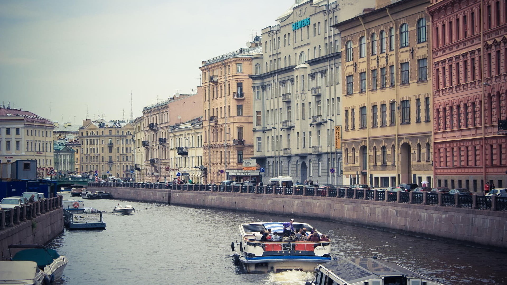 residential district, water, incidental people, white, building, Russia, architecture, cityscape, passenger craft, built structure, sky, building exterior, HD Wallpaper