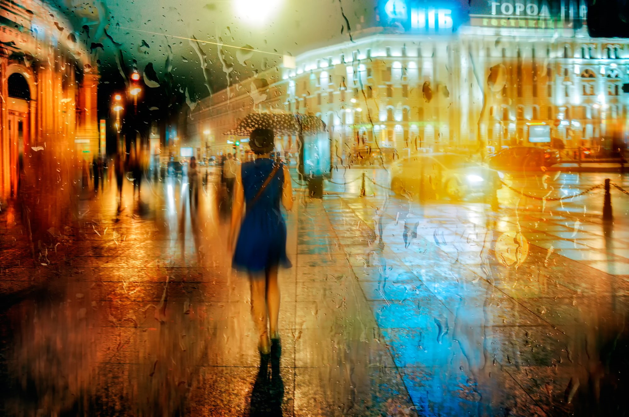 city, girl, blue, the rain, tank, city Life, illuminated, cultures, tourism, famous Place, tourist, outdoors, crowd, blurred Motion, dress, built Structure, HD Wallpaper