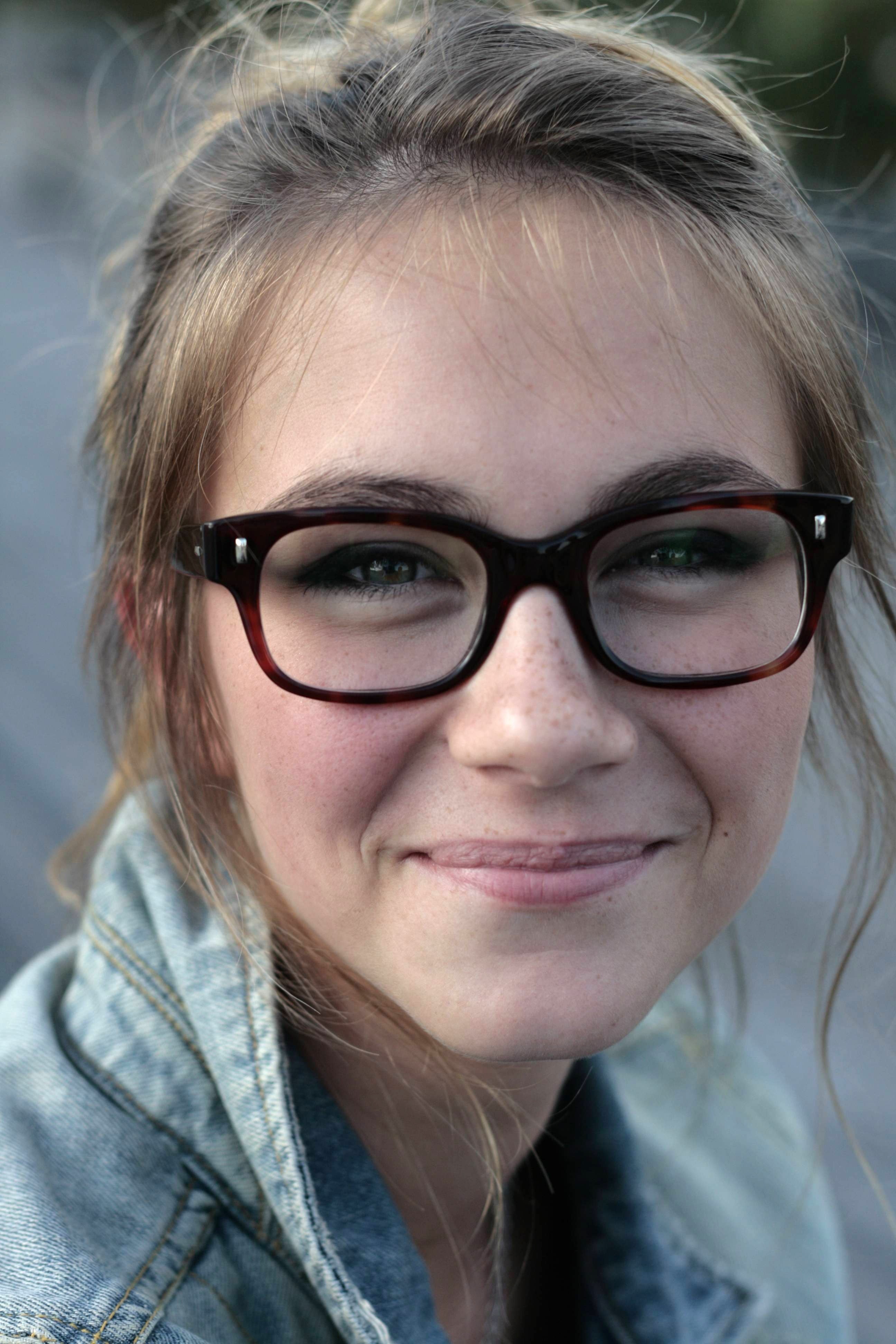 face, 4K, selfies, women with glasses, women, glasses, brunette, smiling, closeup, Phone HD Wallpaper