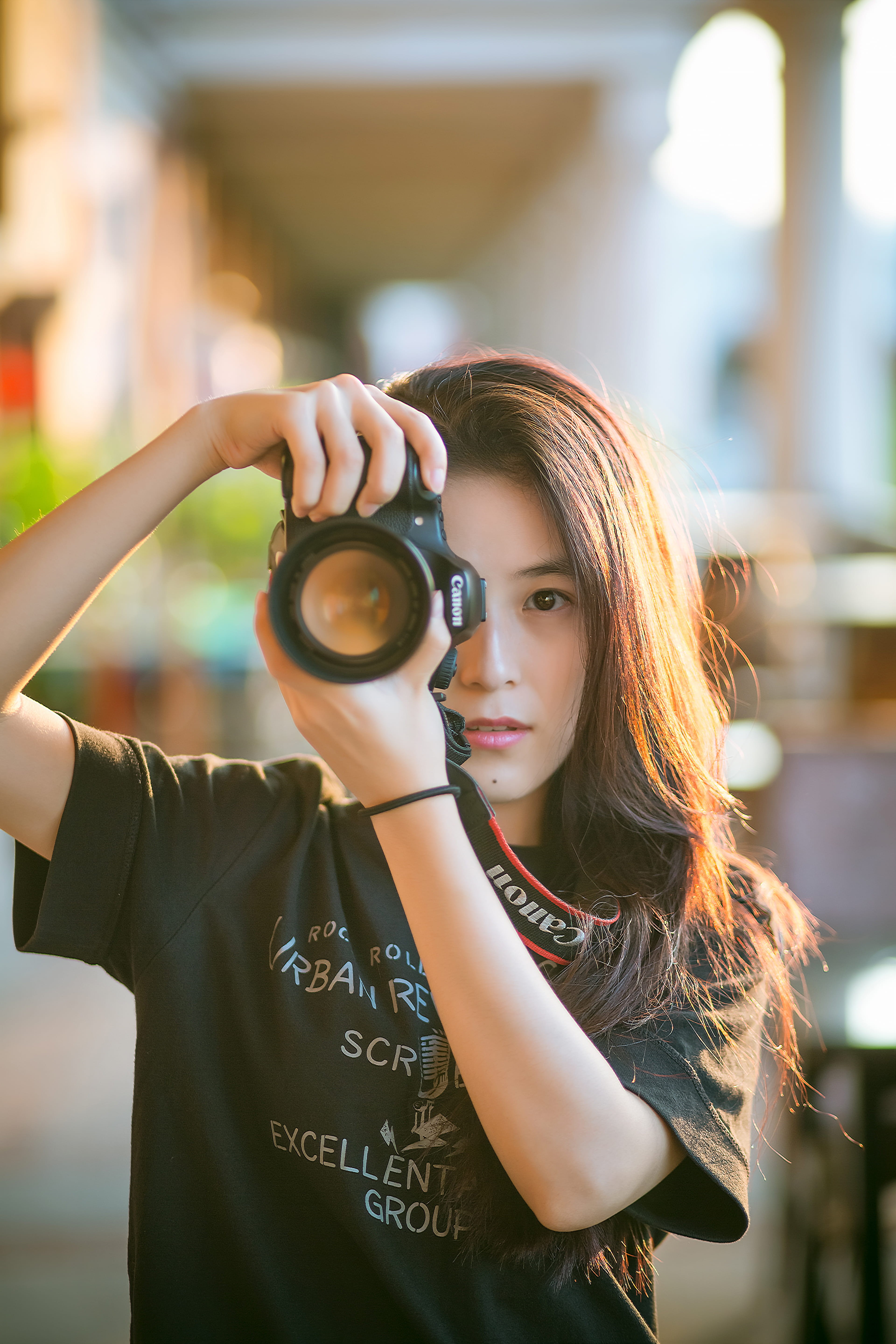real people, camera, taking, photography, lifestyles, leisure activity, digital single-lens reflex camera, 5K, front view, focus on foreground, portrait, Phone HD Wallpaper