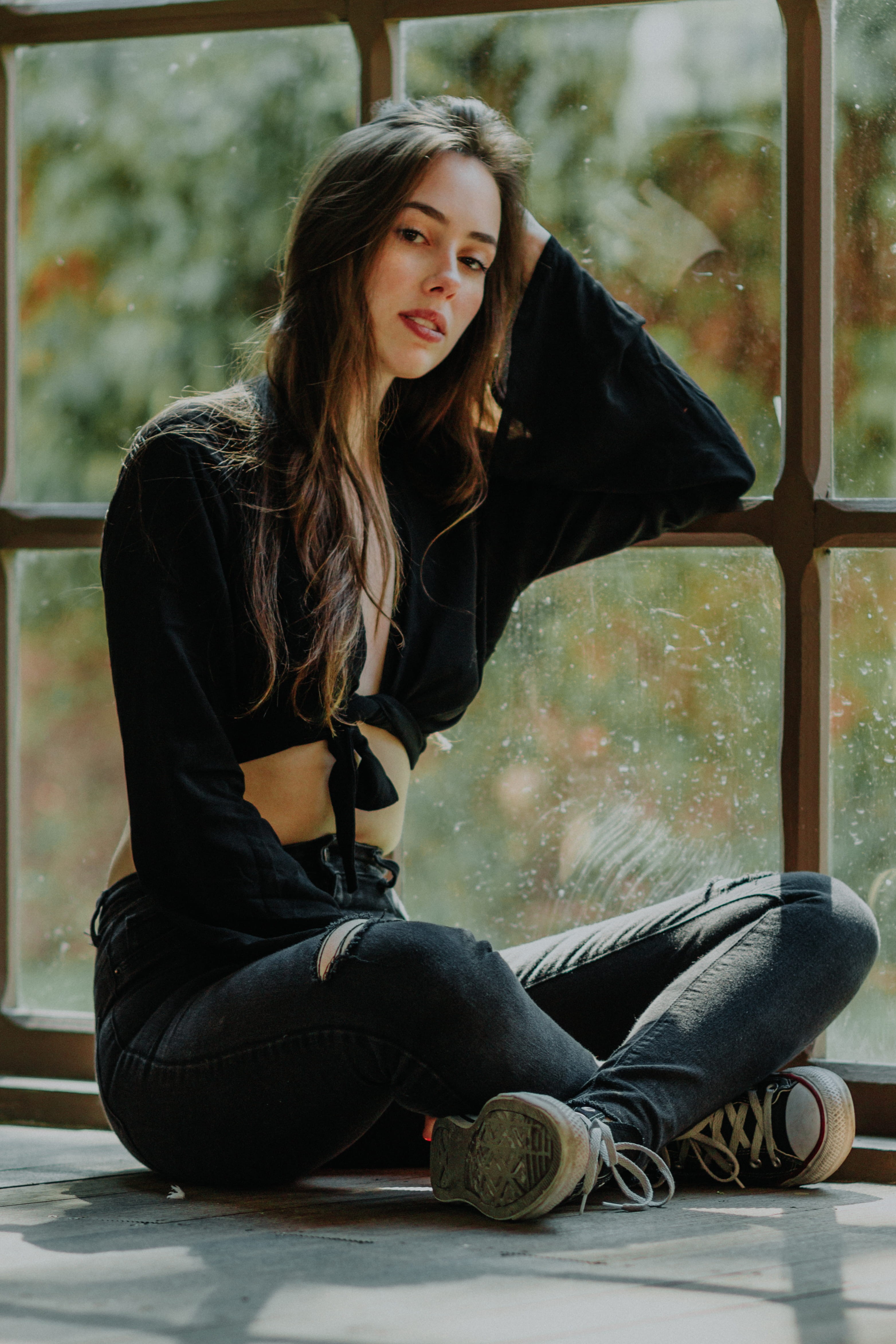 indoors, blurred background, leisure activity, glass, eyes, pose, attractive, close-up, full length, glass window, fashion, casual clothing, beautiful woman, Phone HD Wallpaper