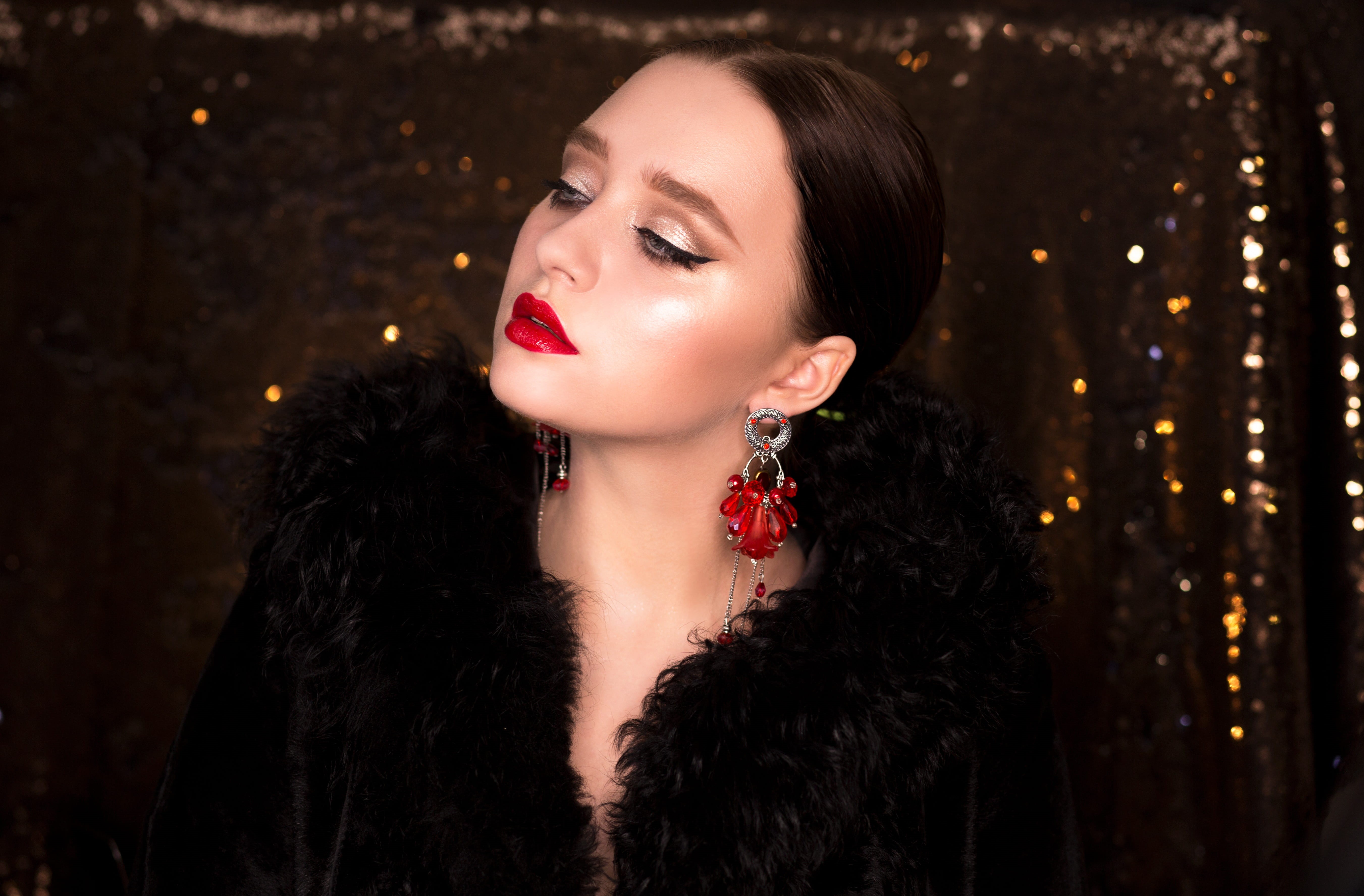 hairstyle, golden, beautiful people, people, young adult, adult, elegant, elegance, model, neck, girl, christmas, lovely, glamour, fur, red lips, makeup, HD Wallpaper