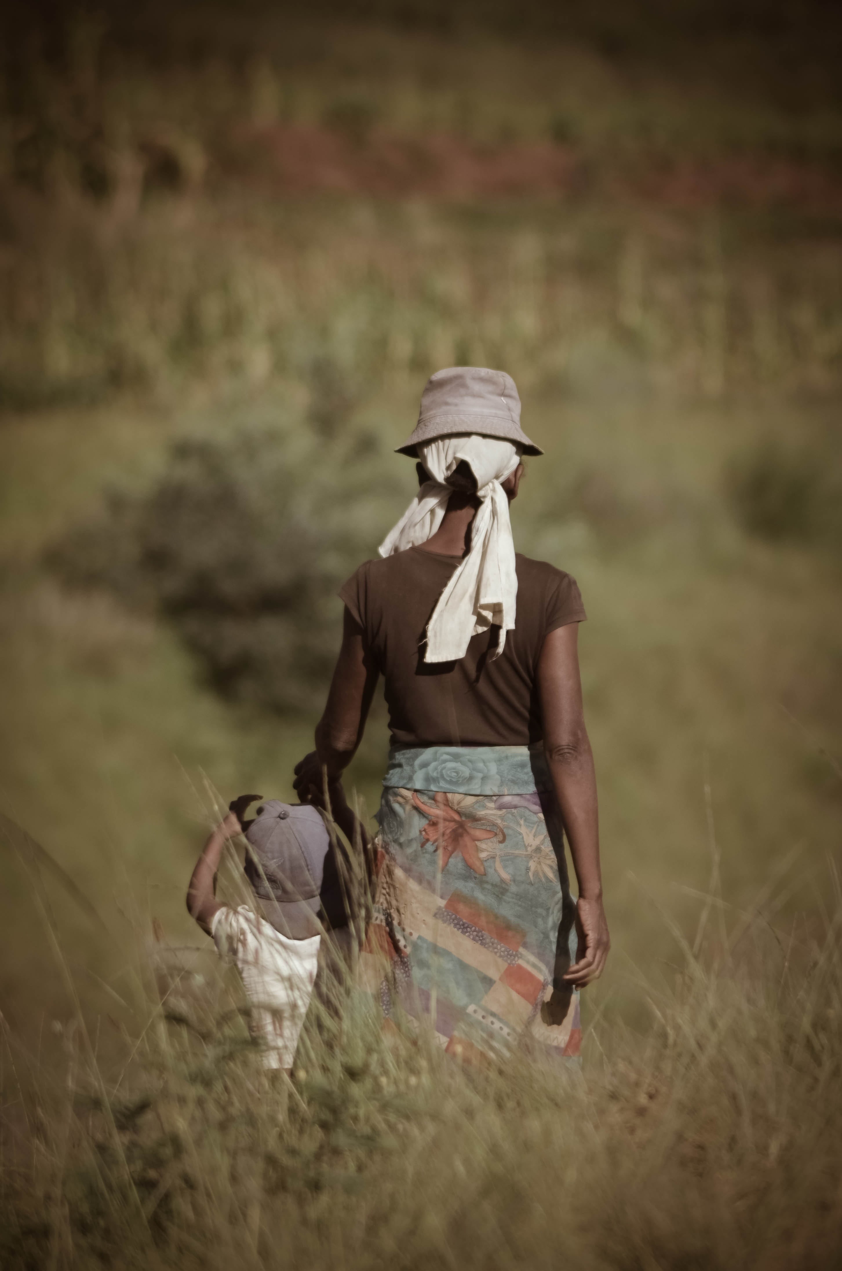 land, field, madagascar, day, hat, love of mother, plant, child, human representation, 4K, real people, mother, grass, three quarter length, one person, Phone HD Wallpaper