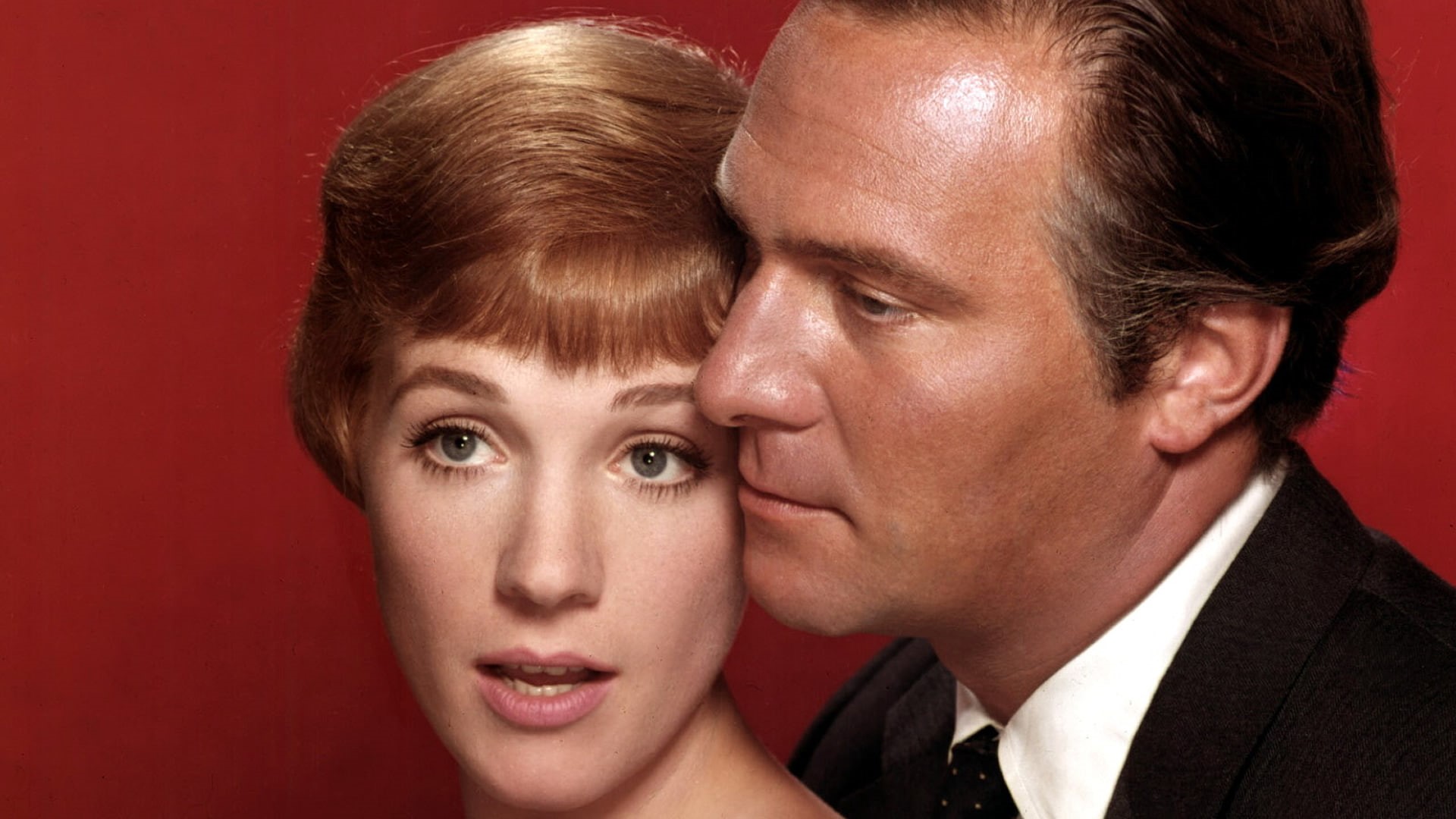 sound of music, 1080P, behind, hd, actress, sound, hug, red, music, actor, main, HD Wallpaper