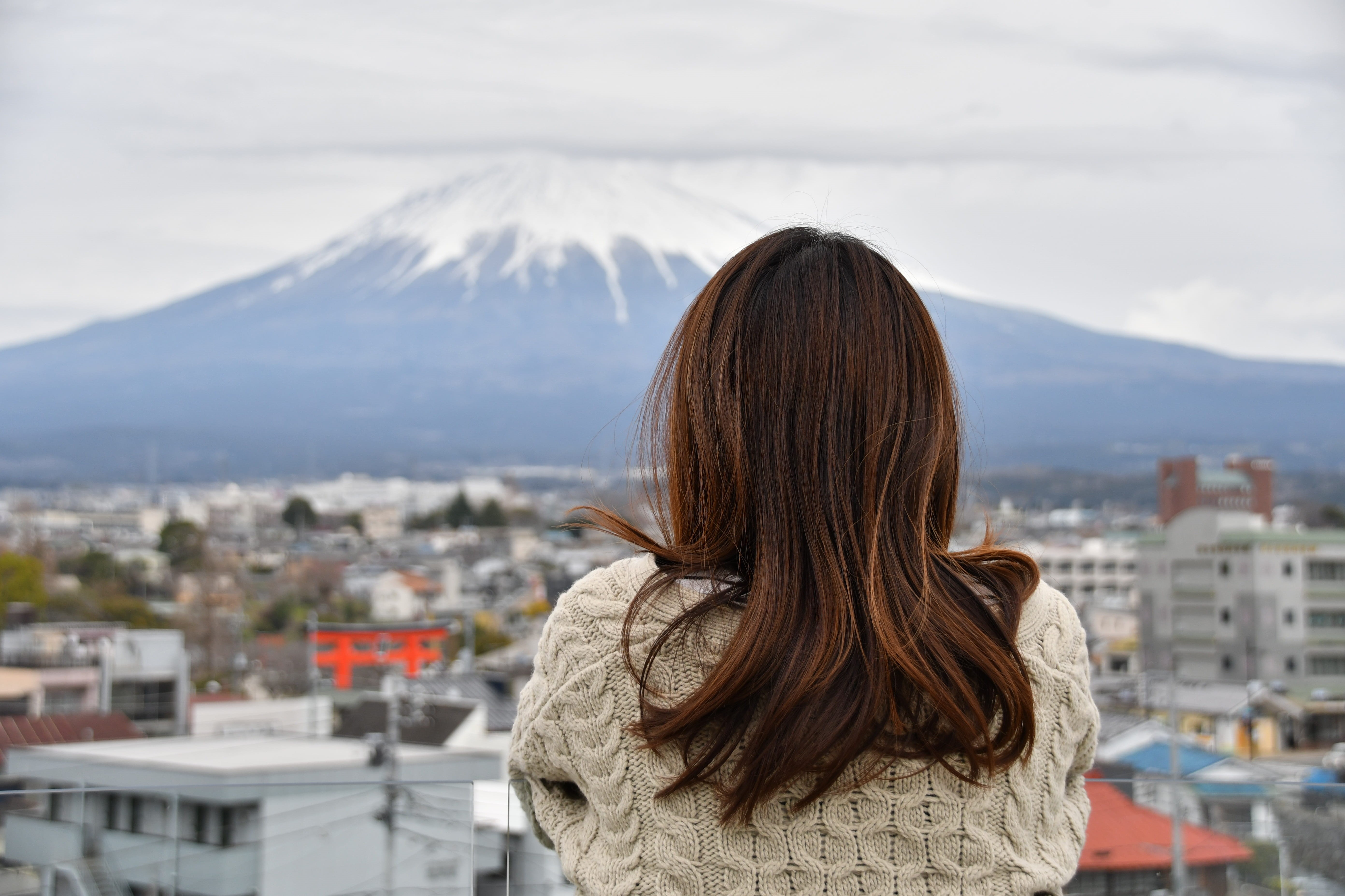 building exterior, mt fuji, warm clothing, long hair, city, japan, architecture, women, built structure, real people, leisure activity, longing, thoughts, HD Wallpaper