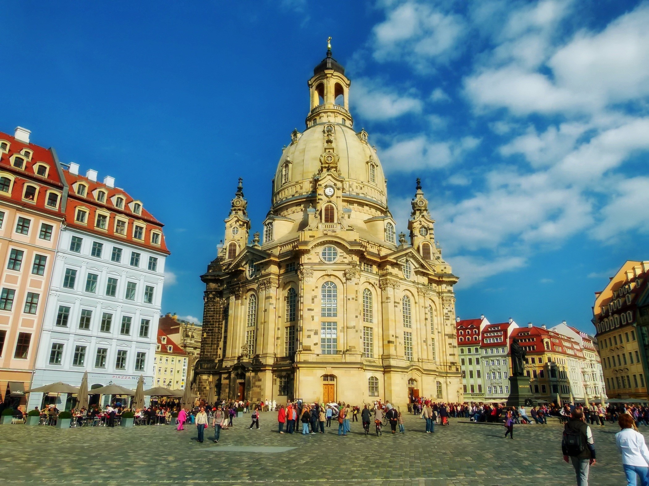 crowd, famous Place, buildings, historic, dresden, place of worship, cathedral, 1080P, plaza, frauenkirche, religion, real people, travel, nature, landmark, HD Wallpaper