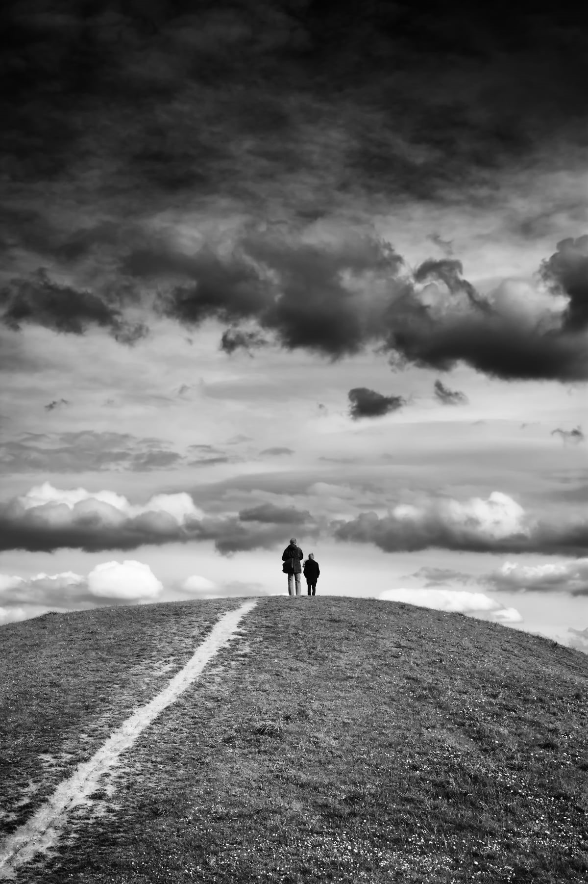 loneliness, mountain, minimalism, cloud - Sky, black And White, linien, grayscale, wetterau, glauberg, arts, rural Scene, photography, blackandwhite, man, Phone HD Wallpaper