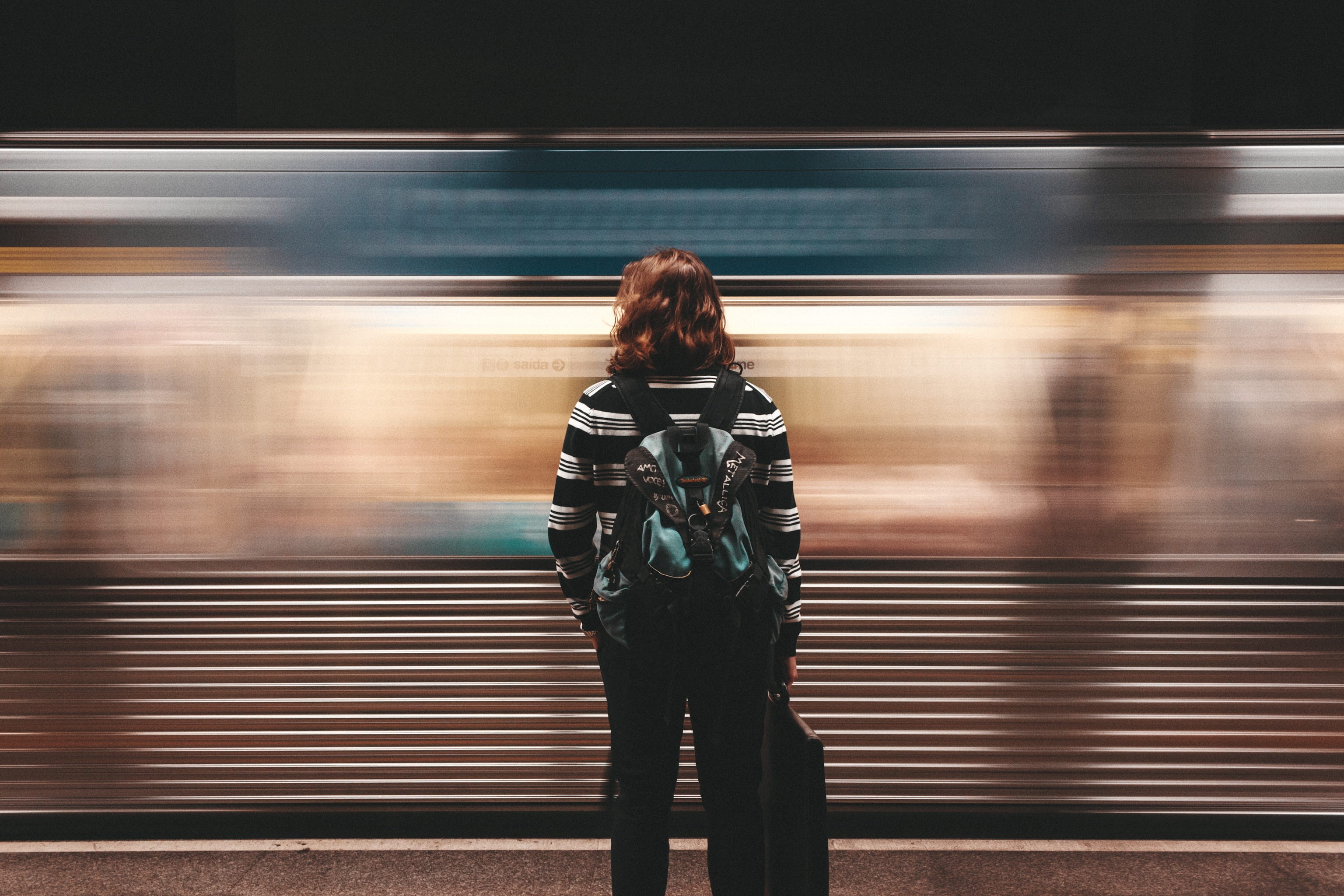 outdoors, hairstyle, city Life, speed, mode of transportation, commuter, person, motion, backpack, train - vehicle, rush Hour, walking, rear view, rail transportation, HD Wallpaper