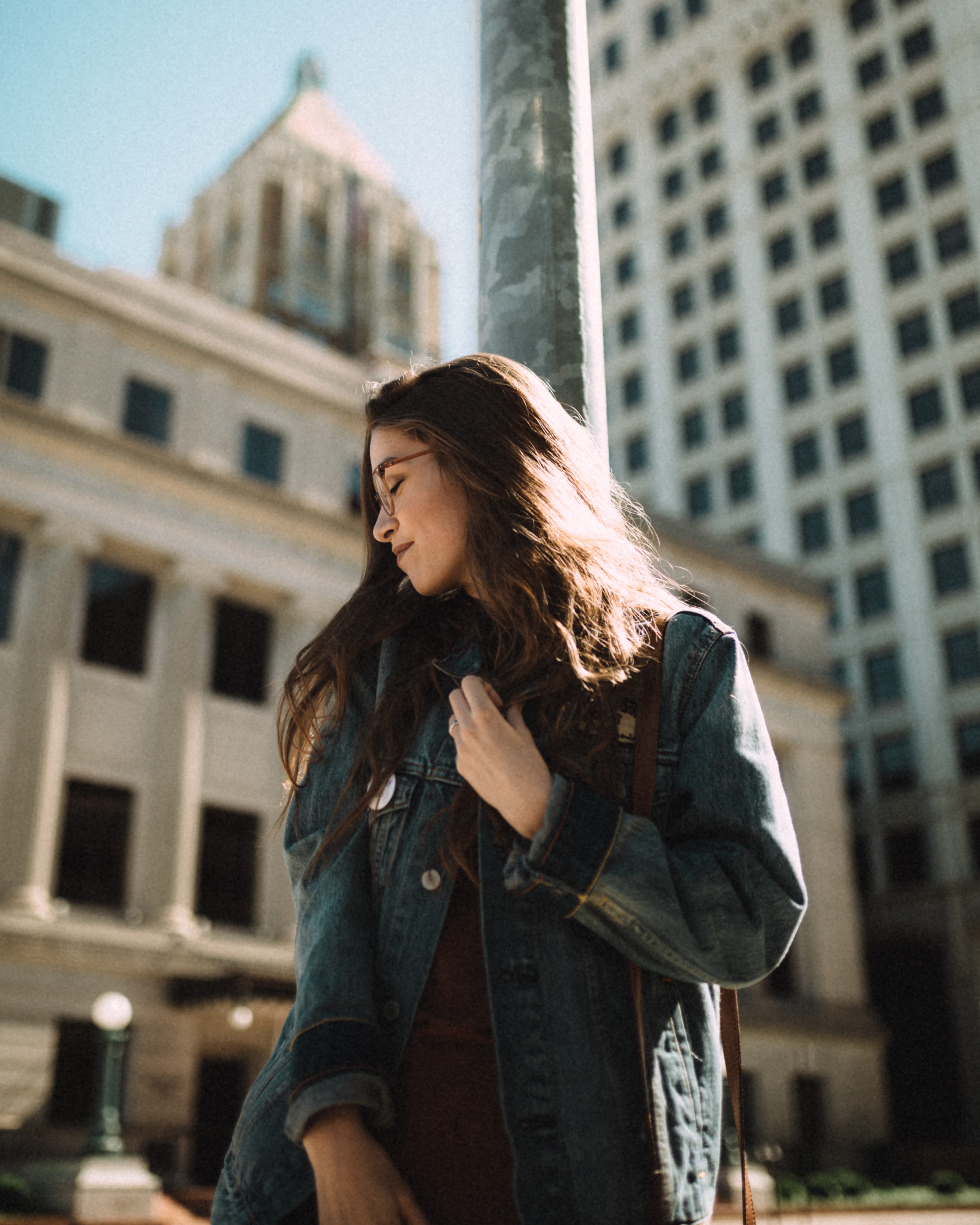 adult, outdoors, focus on foreground, woman, bokeh, cute, side, real people, cityscape, glass, focus, model, architecture, photography, one person, beautiful woman, Phone HD Wallpaper