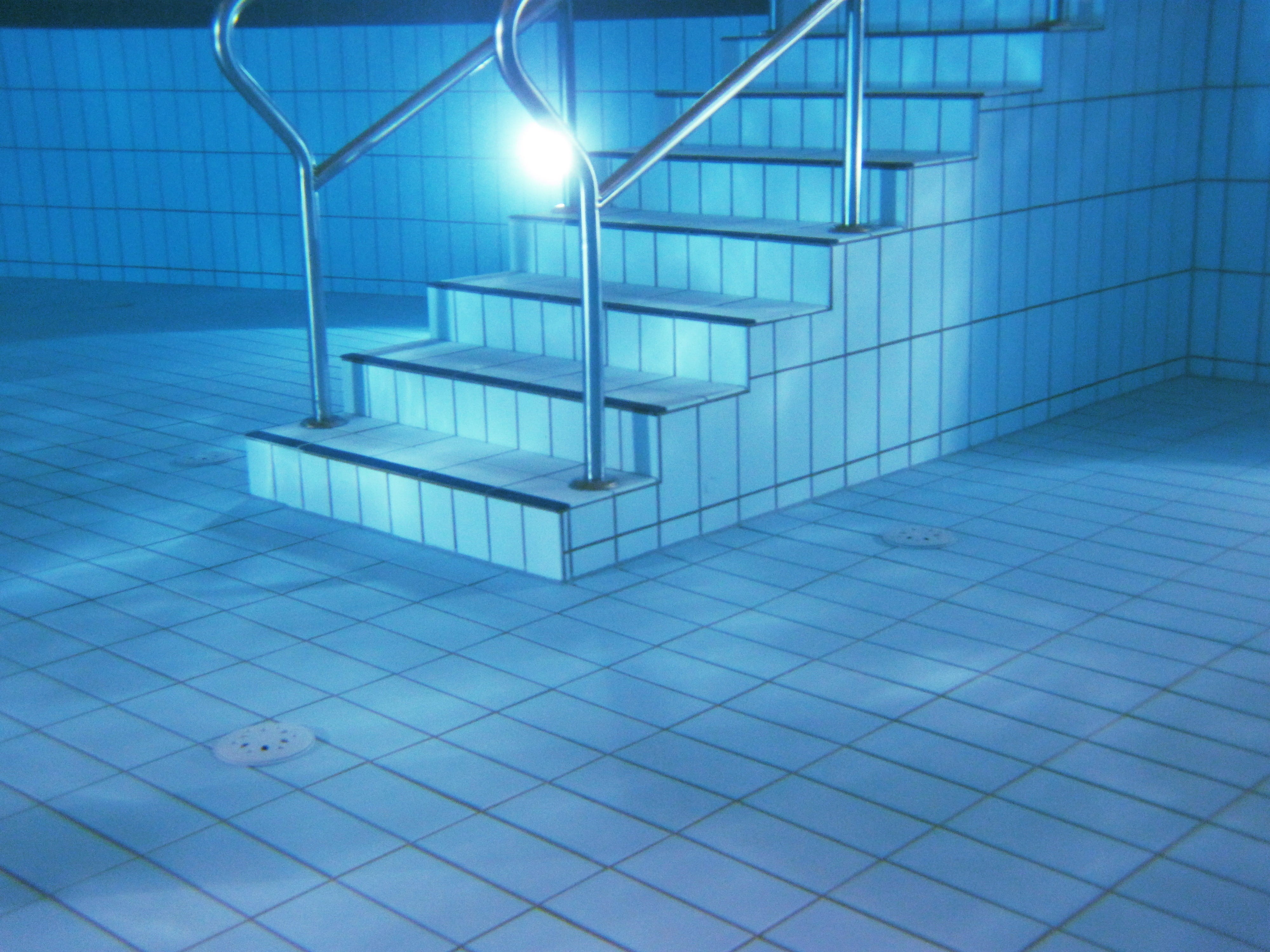 flooring, reflection, architecture, clean, design, deep, bottom, glowing, illuminated, indoors, swimming, clear, building, electric lamp, shape, tiles, HD Wallpaper