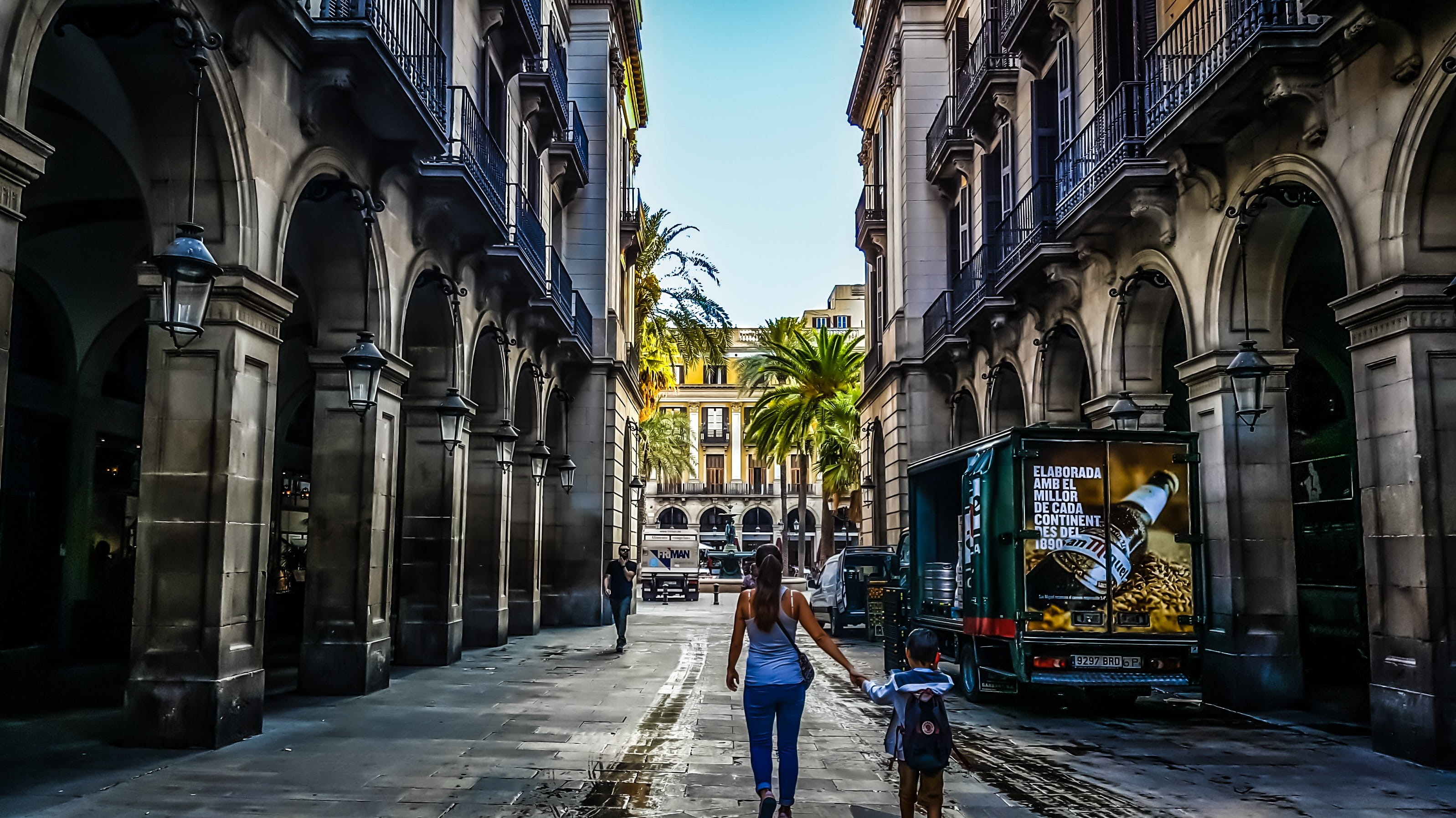 together, young, urban, hold, spain, togetherness, people, holding, positive emotion, men, Mother, daytime, Parent, protect, mother, gothic, architecture, HD Wallpaper