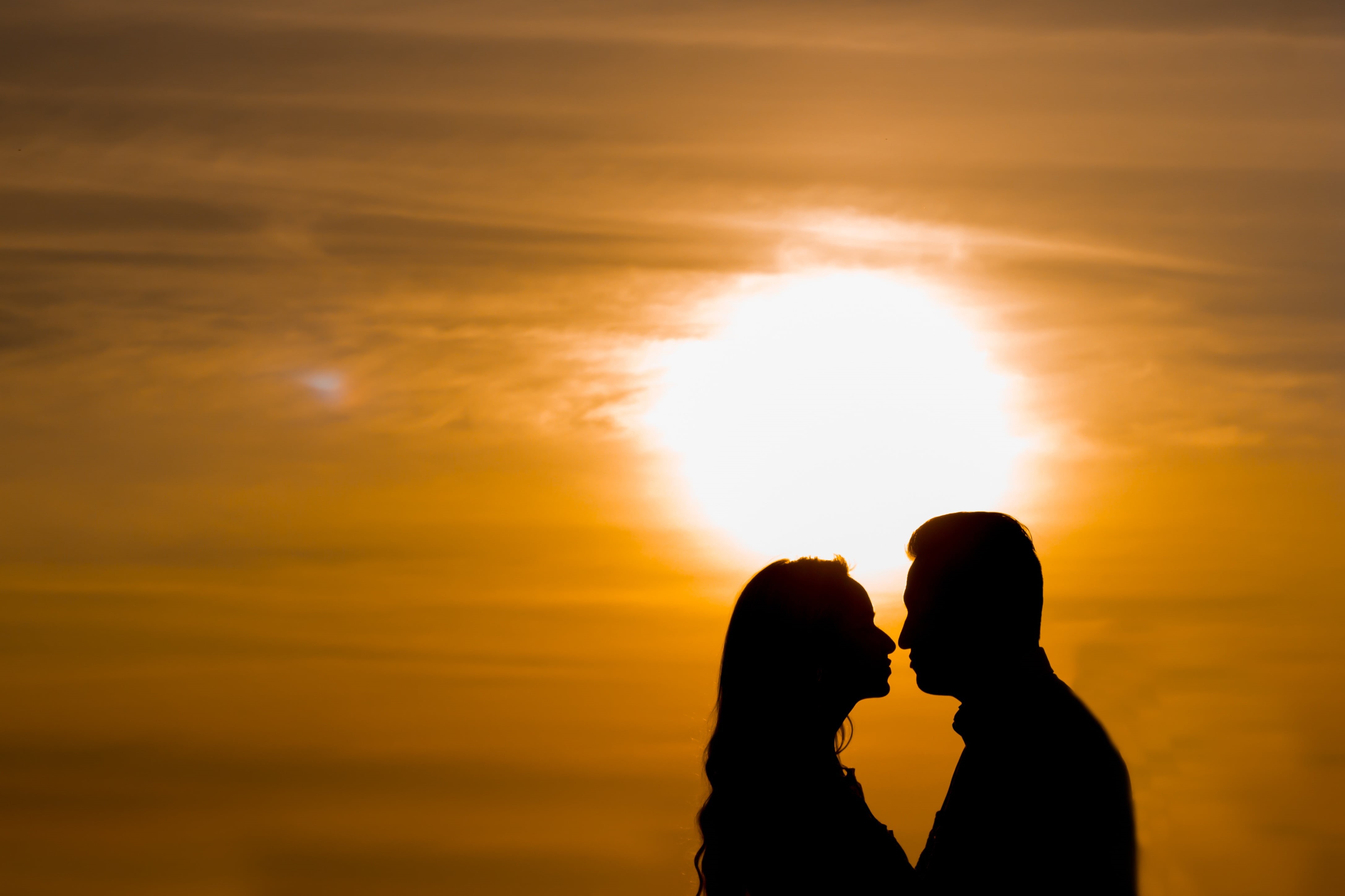 heterosexual couple, hearts, brackets, sunset, girl, red, togetherness, back lit, sun, bonding, boyfriends, young, sunlight, courtship, passion, emotion, HD Wallpaper