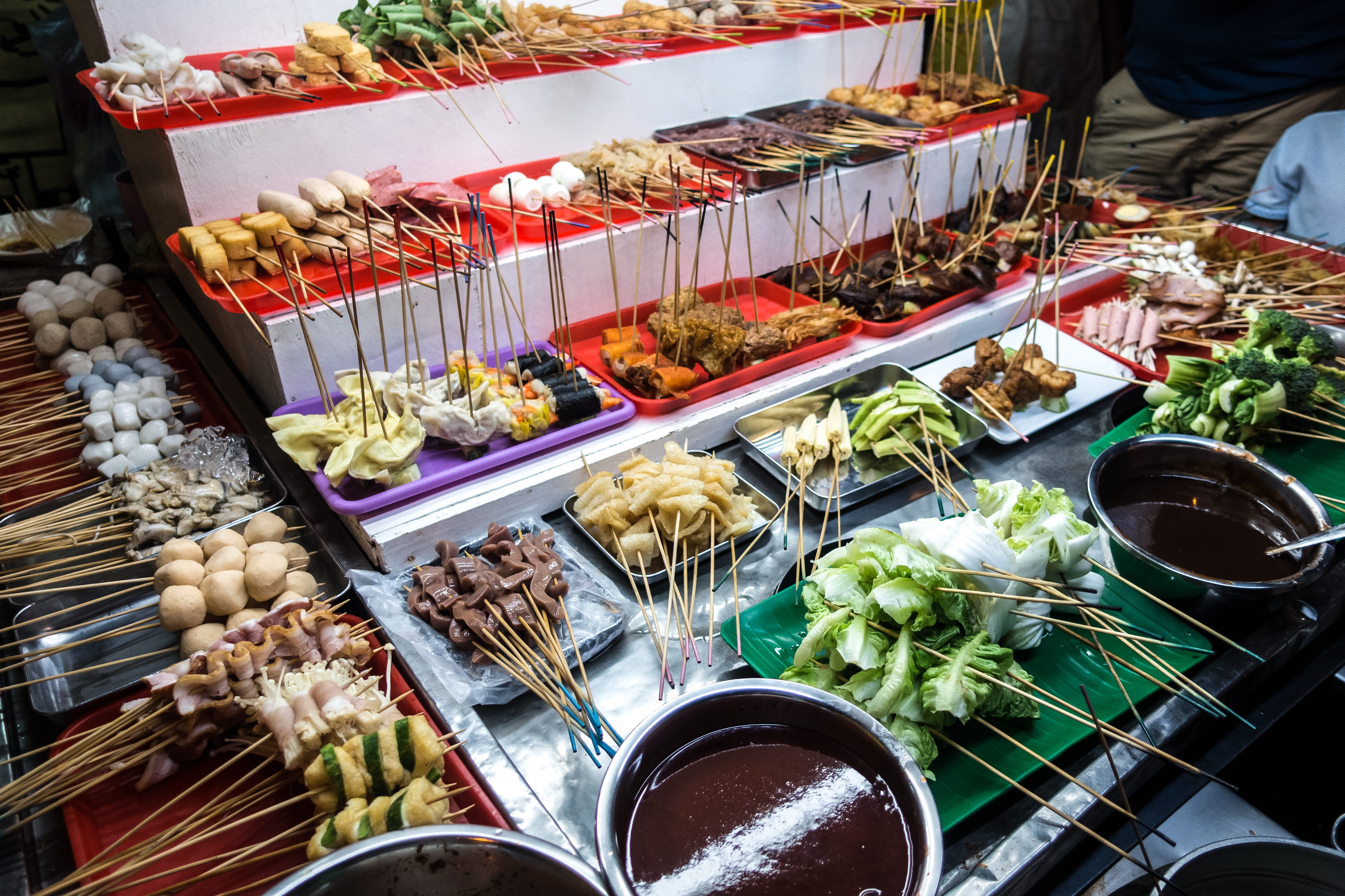 Malaysian, street food, abundance, for sale, retail display, market stall, hot, variation, asian, Malaysia, large group of objects, real people, food, choice, HD Wallpaper