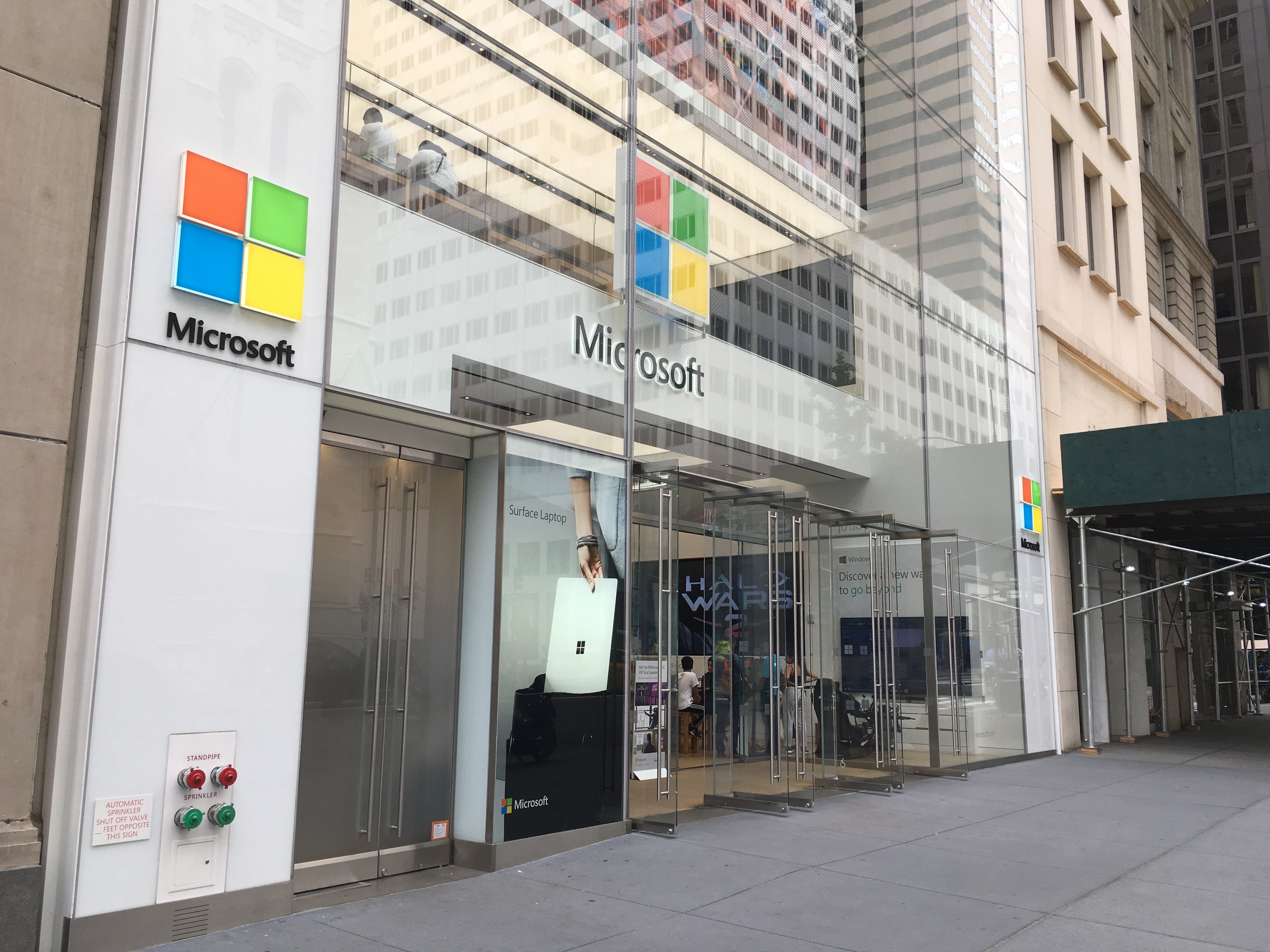 built structure, sign, script, 4K, glass - material, streetview, transportation, united states, architecture, building exterior, microsoft store - fifth avenue, HD Wallpaper