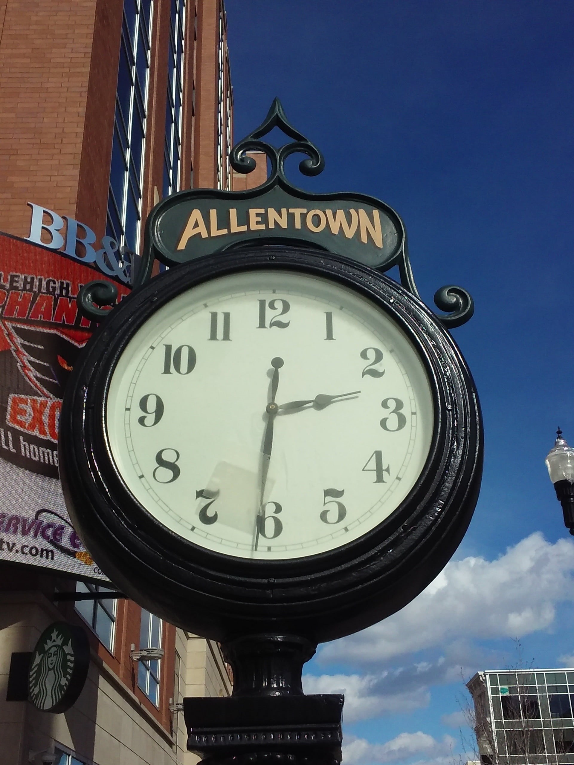 city, day, text, united states, western script, accuracy, instrument of time, streetview, low angle view, urban, architecture, no people, pennsylvania, Phone HD Wallpaper