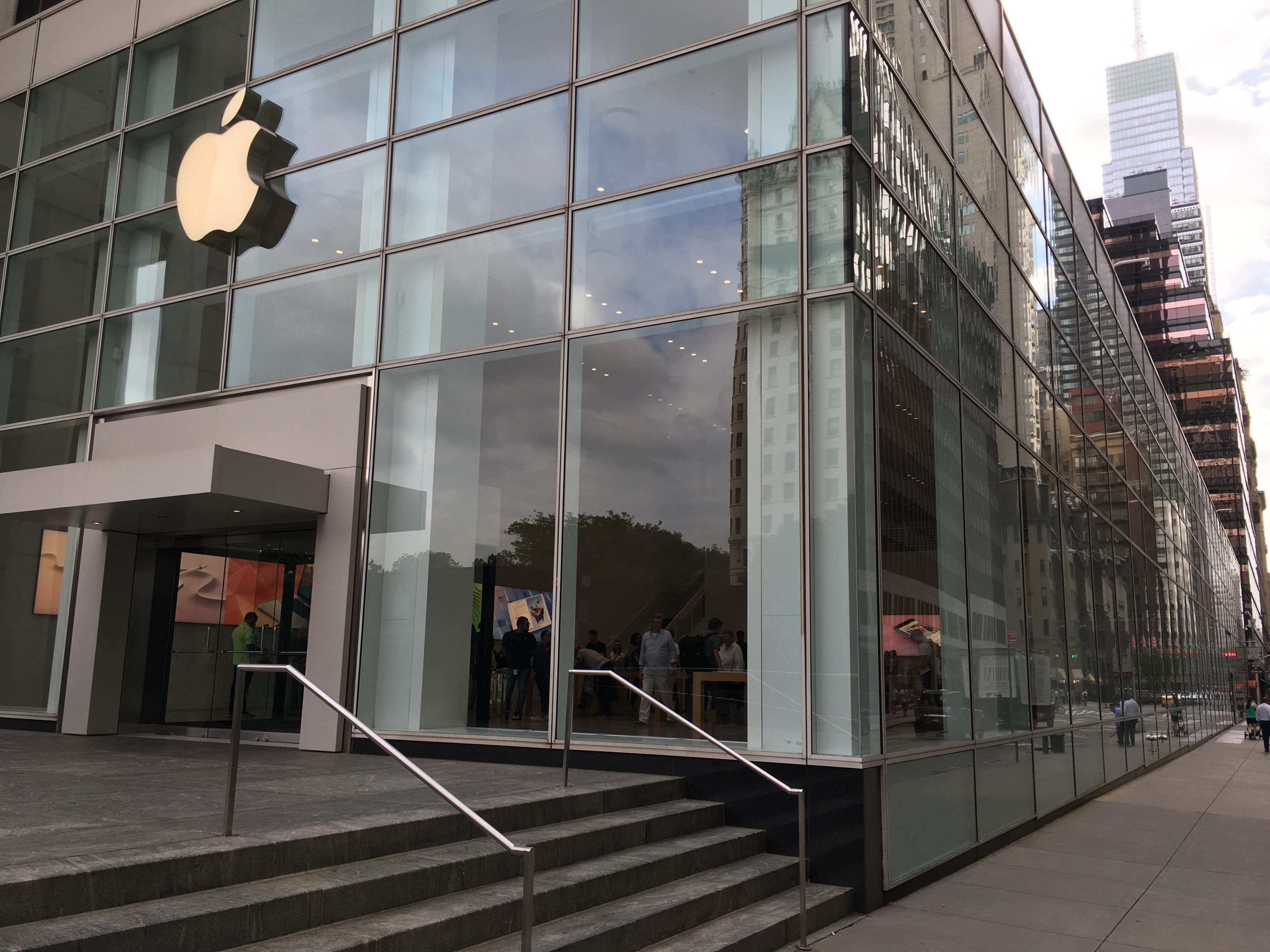 railing, lighting equipment, modern, day, applestore, street light, travel, outdoors, reflection, no people, building exterior, business, glass - material, HD Wallpaper