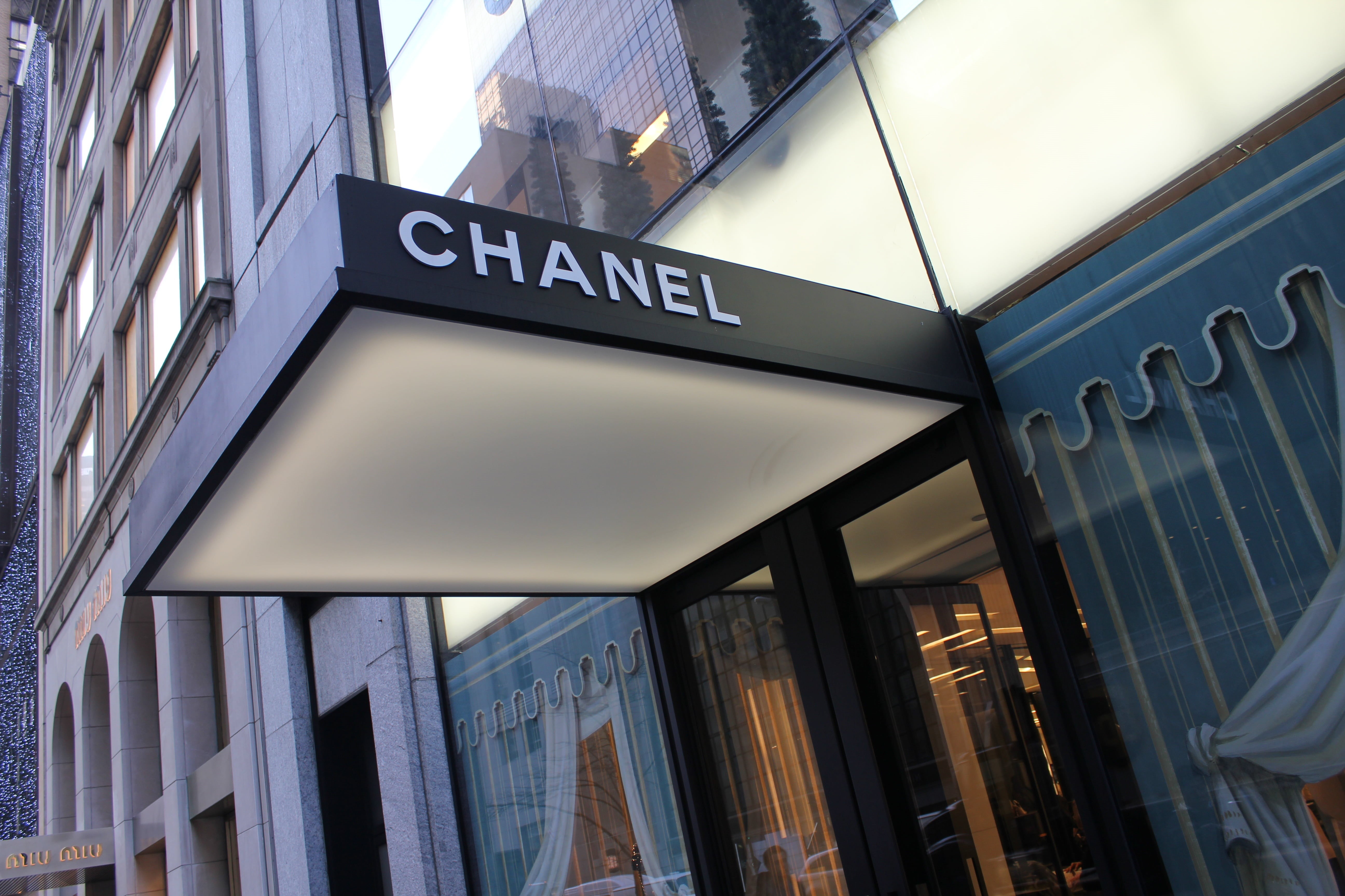 skyscraper, low, chanel, building, new york, architecture, transportation, 5K, day, sign, building exterior, communication, beige, built structure, office building exterior, HD Wallpaper