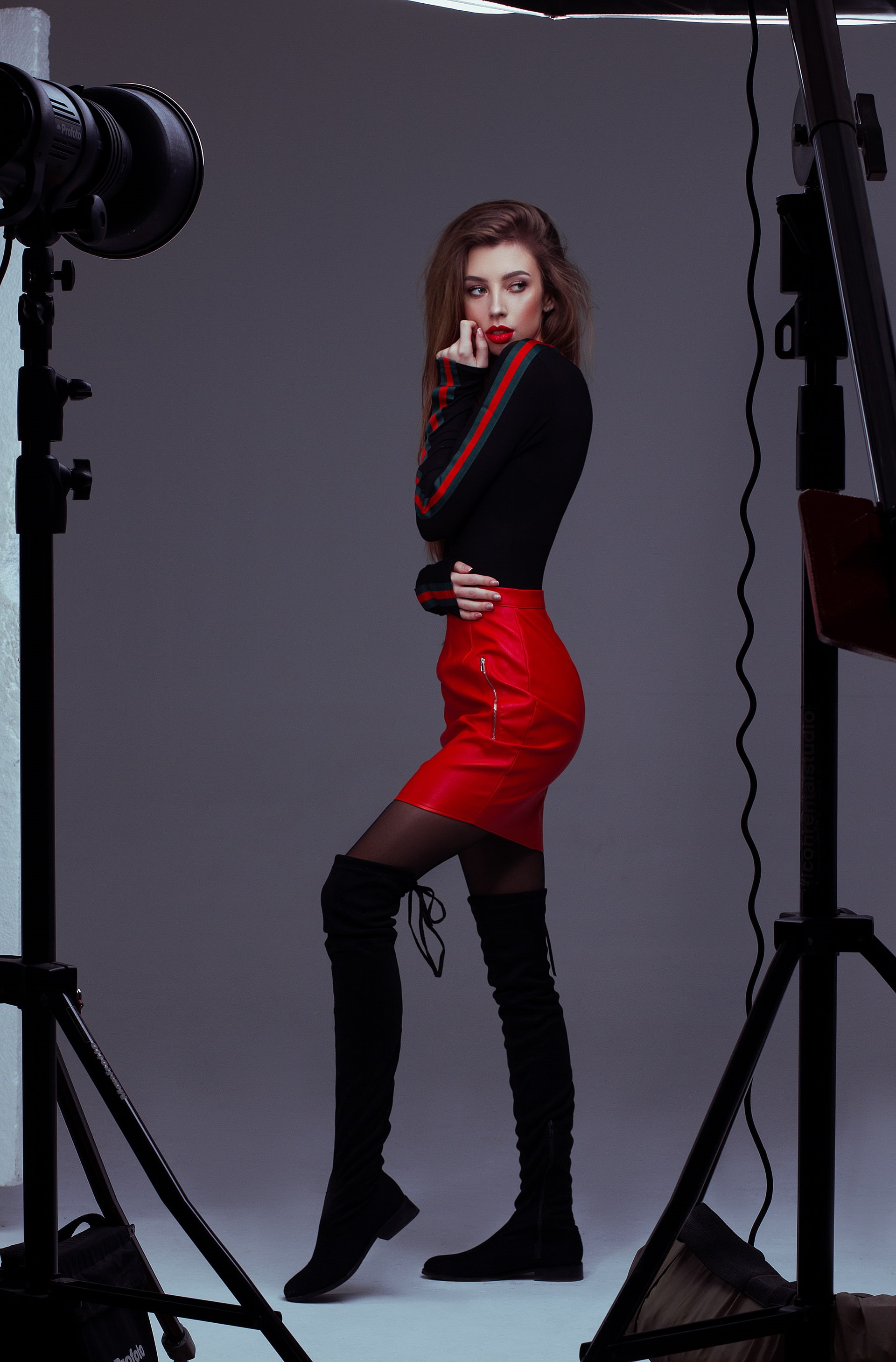 beautiful woman, adult, beauty, red lipstick, beautiful people, looking at camera, photo shoot, boots, hairstyle, one person, full length, model, long hair, Phone HD Wallpaper