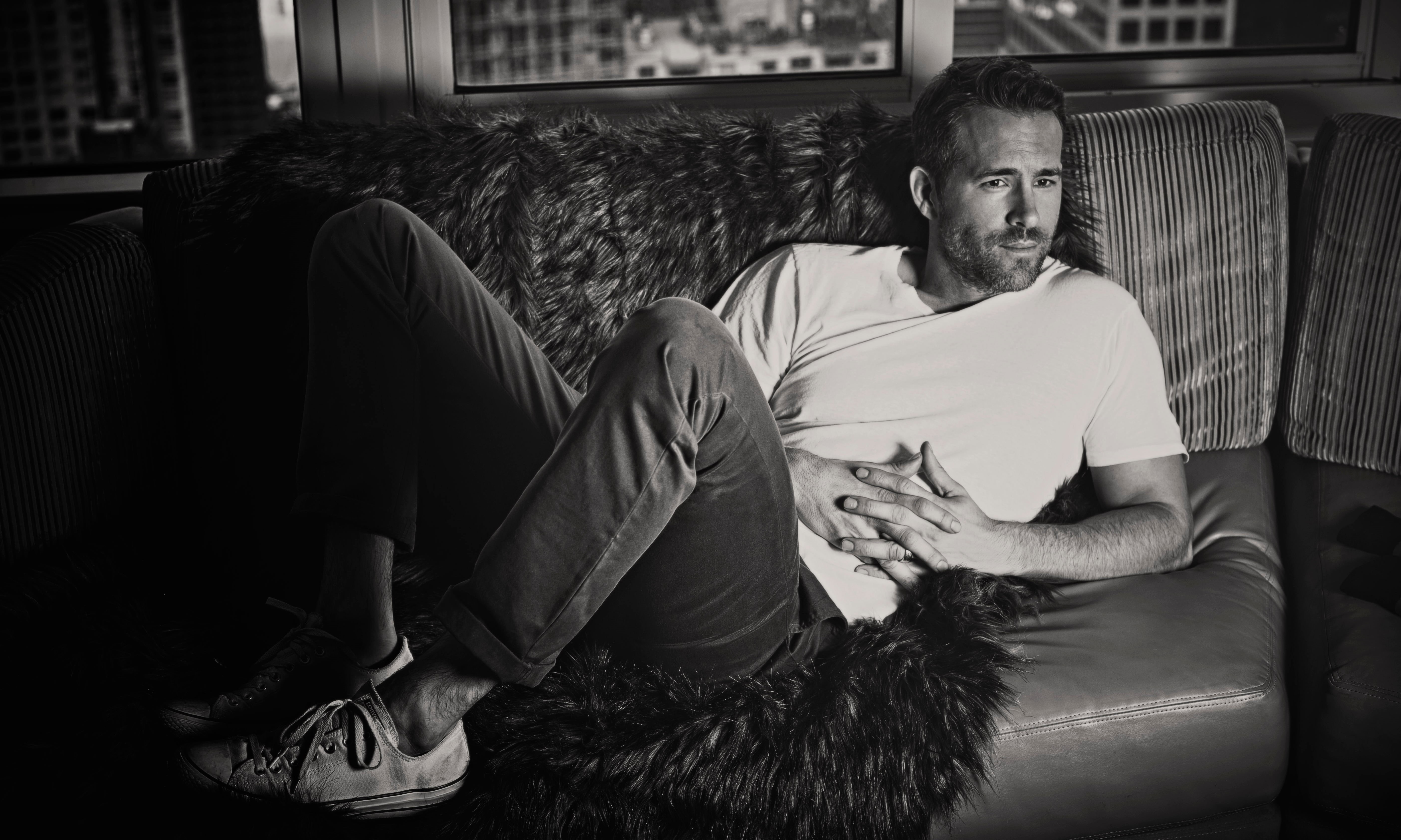 reynolds, heterosexual Couple, couple - Relationship, ryan reynolds, leisure Activity, hairstyle, relaxation, people, loving, furniture, adult, comfortable, HD Wallpaper