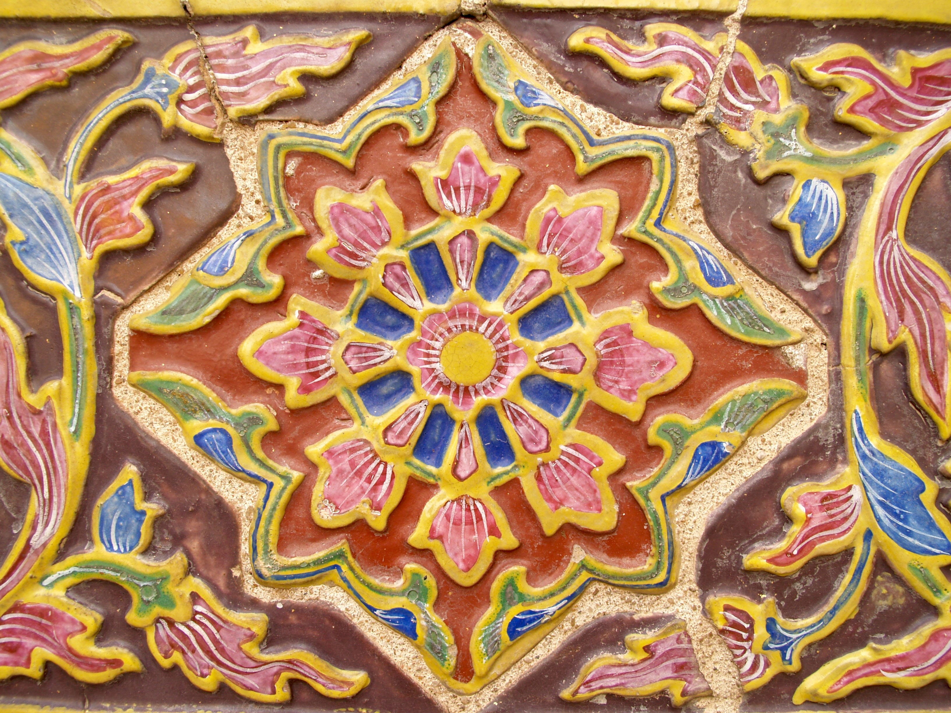 urban, art and craft, wall, design, travel, buddha, history, full frame, famous, tile, indoors, yellow, tourist, roof, decoration, kingdom, traditional, HD Wallpaper