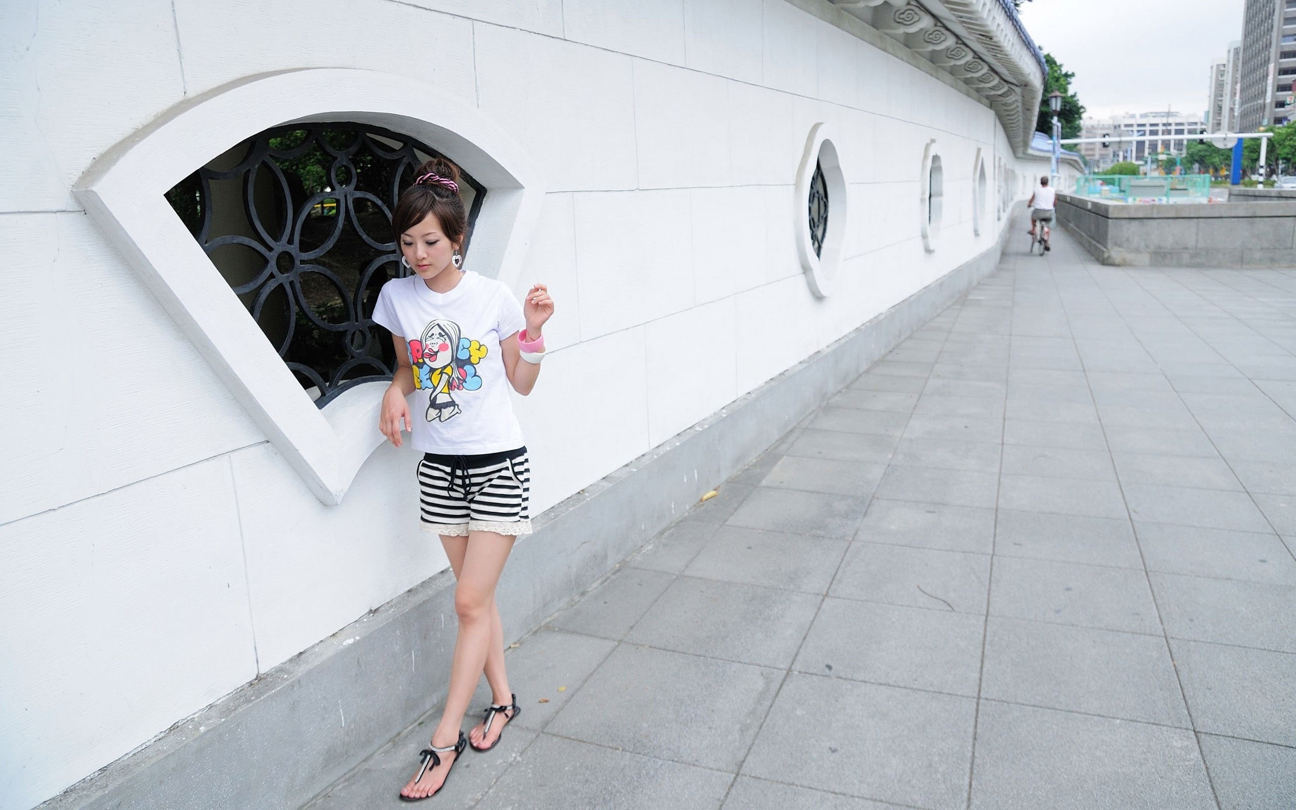editorial, architecture, street, women, shirt, leisure activity, real people, model, young women, city Life, casual clothing, 2K, japan, white, chinese Ethnicity, HD Wallpaper