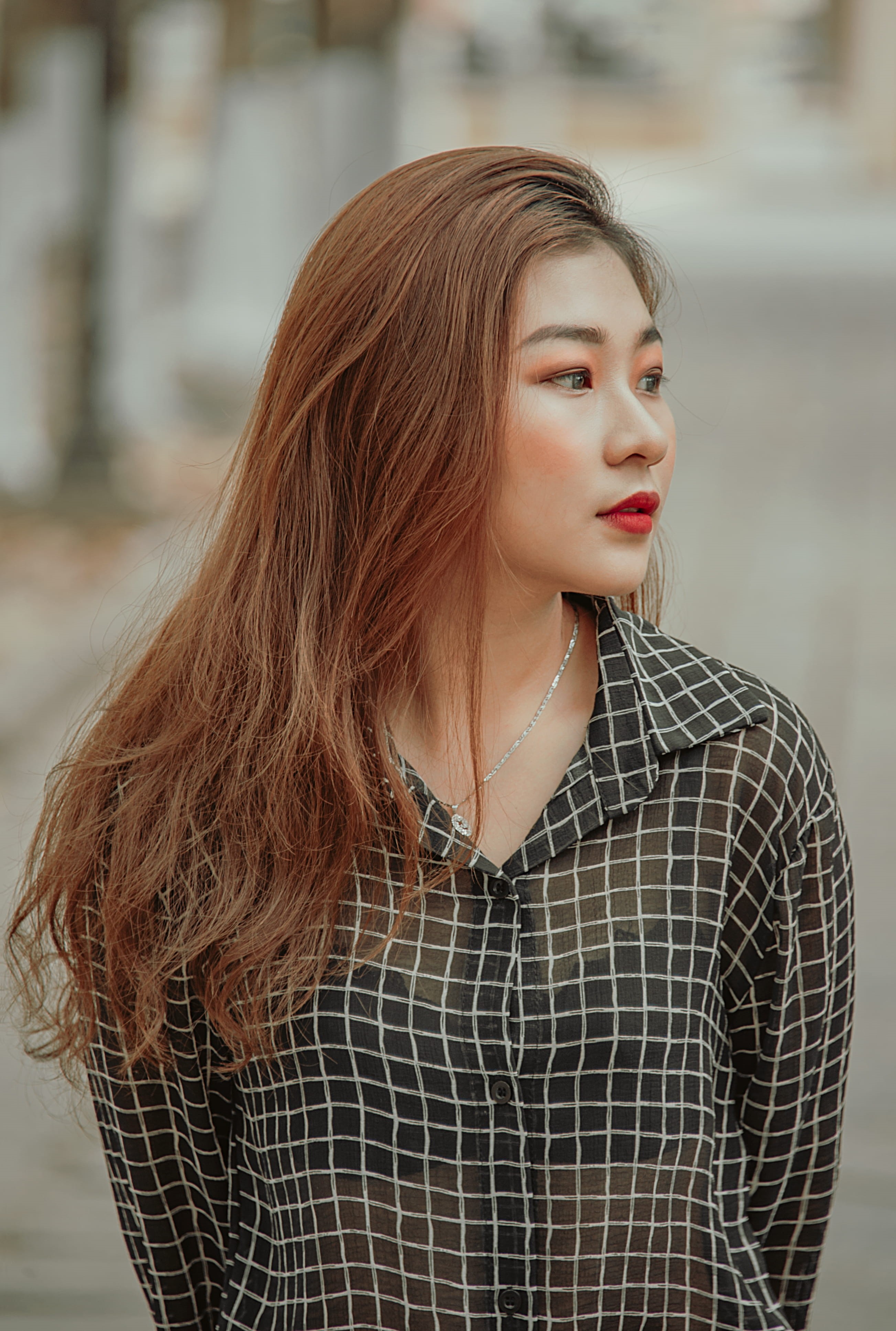 stylish, contemplation, real people, teenager, leisure activity, 4K, model, beauty, hairstyle, pose, day, lifestyles, female, glamour, fashion, hair, girl, Phone HD Wallpaper