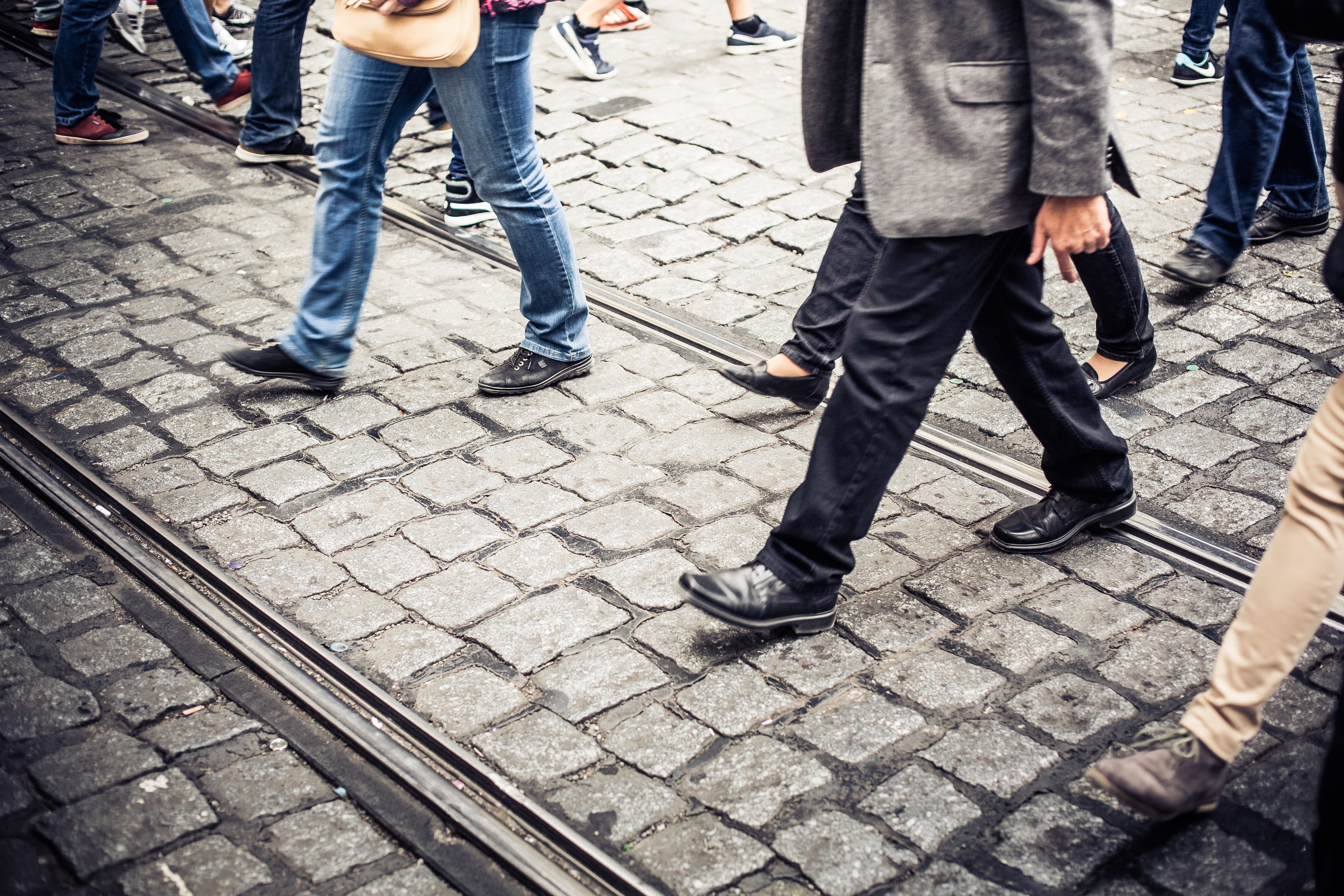 crossing, footpath, Old, day, old town, human foot, dirty, lifestyles, human body part, jeans, real people, outdoors, standing, Road, group Of People, city Life, HD Wallpaper