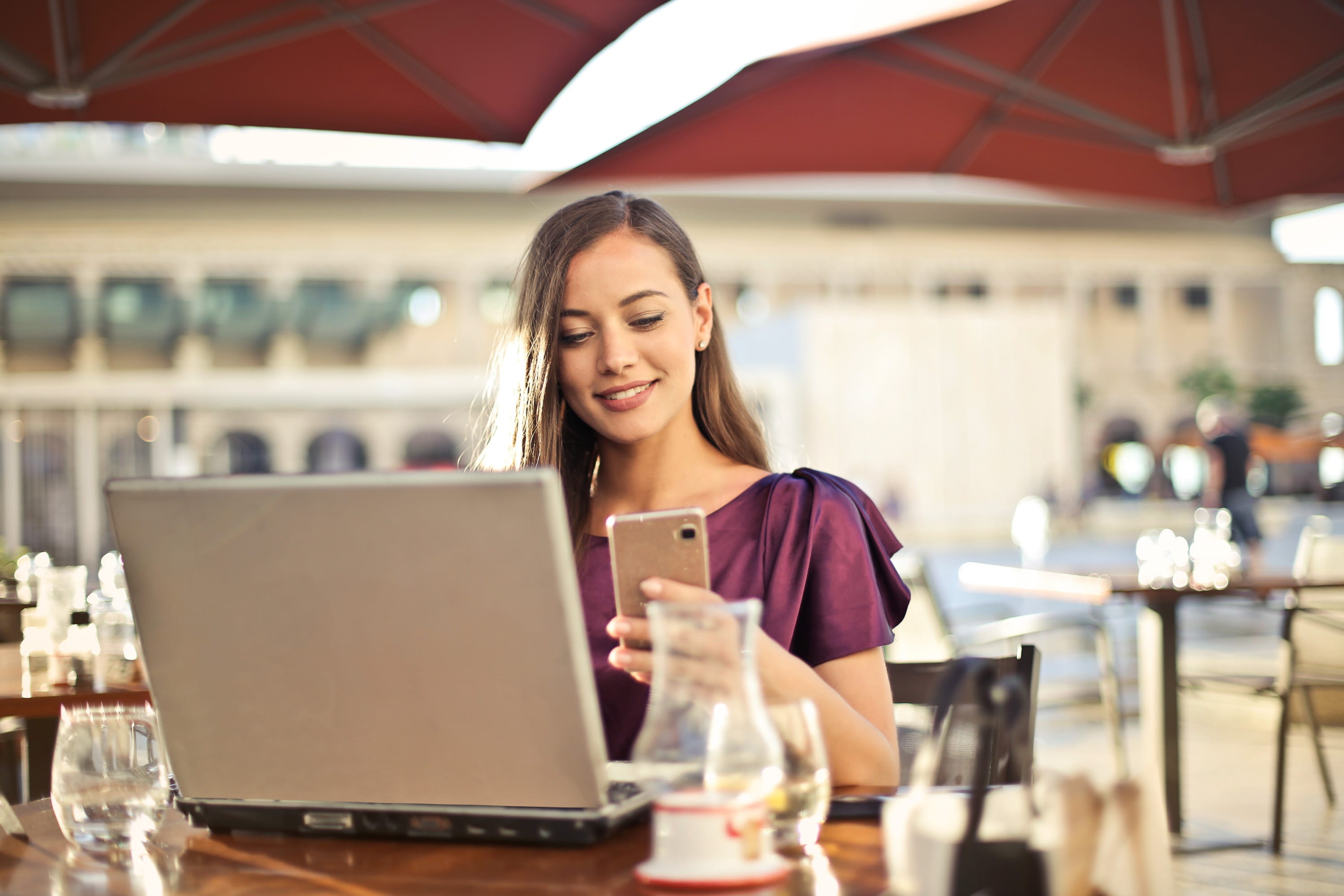 hairstyle, screen, business, one person, dress, online, computer network, outdoor, glass, Girl, mobile, device, table, female, internet, wireless technology, HD Wallpaper