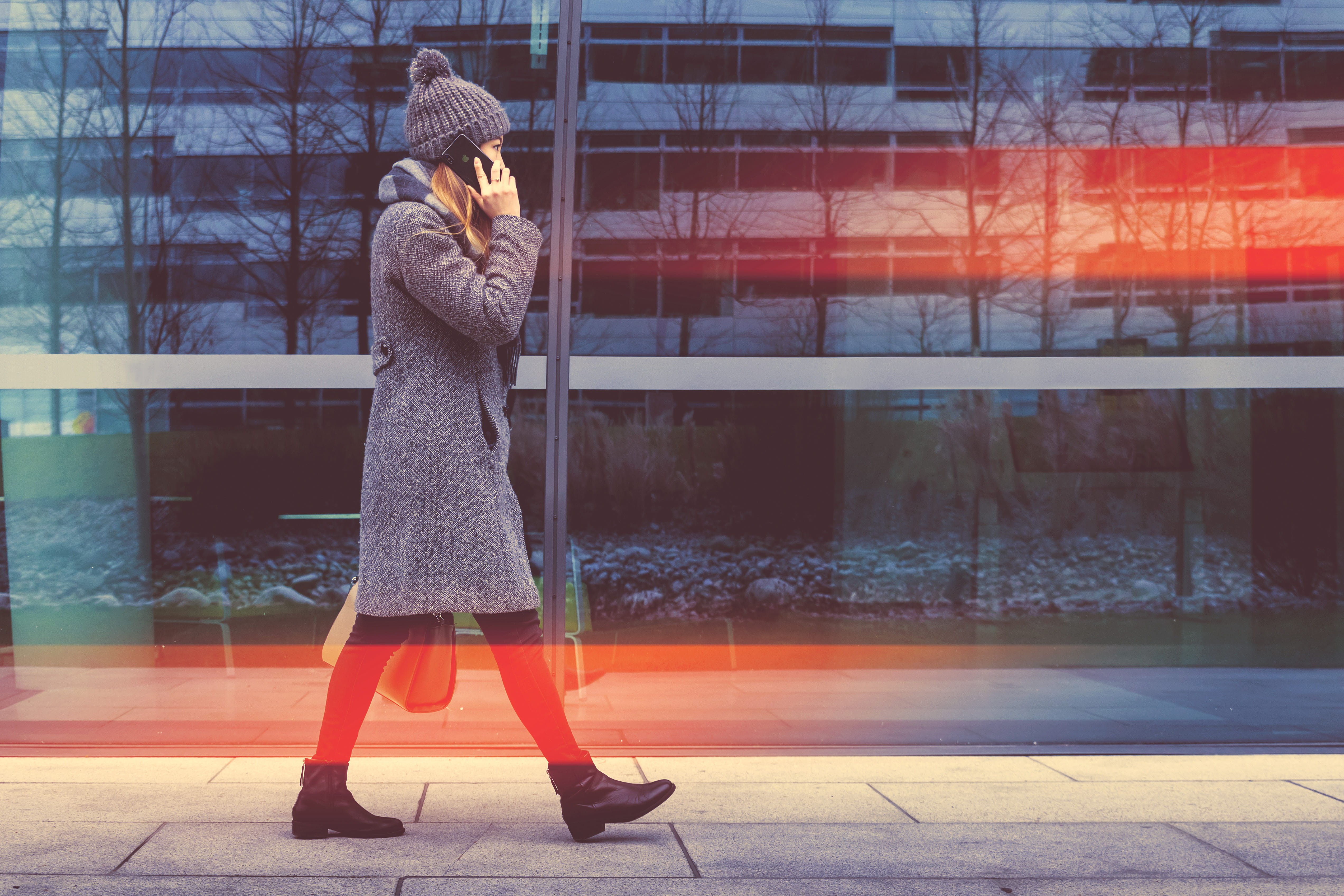 4K, goes, nature, outdoors, standing, calling, warm clothing, center, women, woman, winter, scarf, smartphone, glass - material, casual clothing, full length, HD Wallpaper