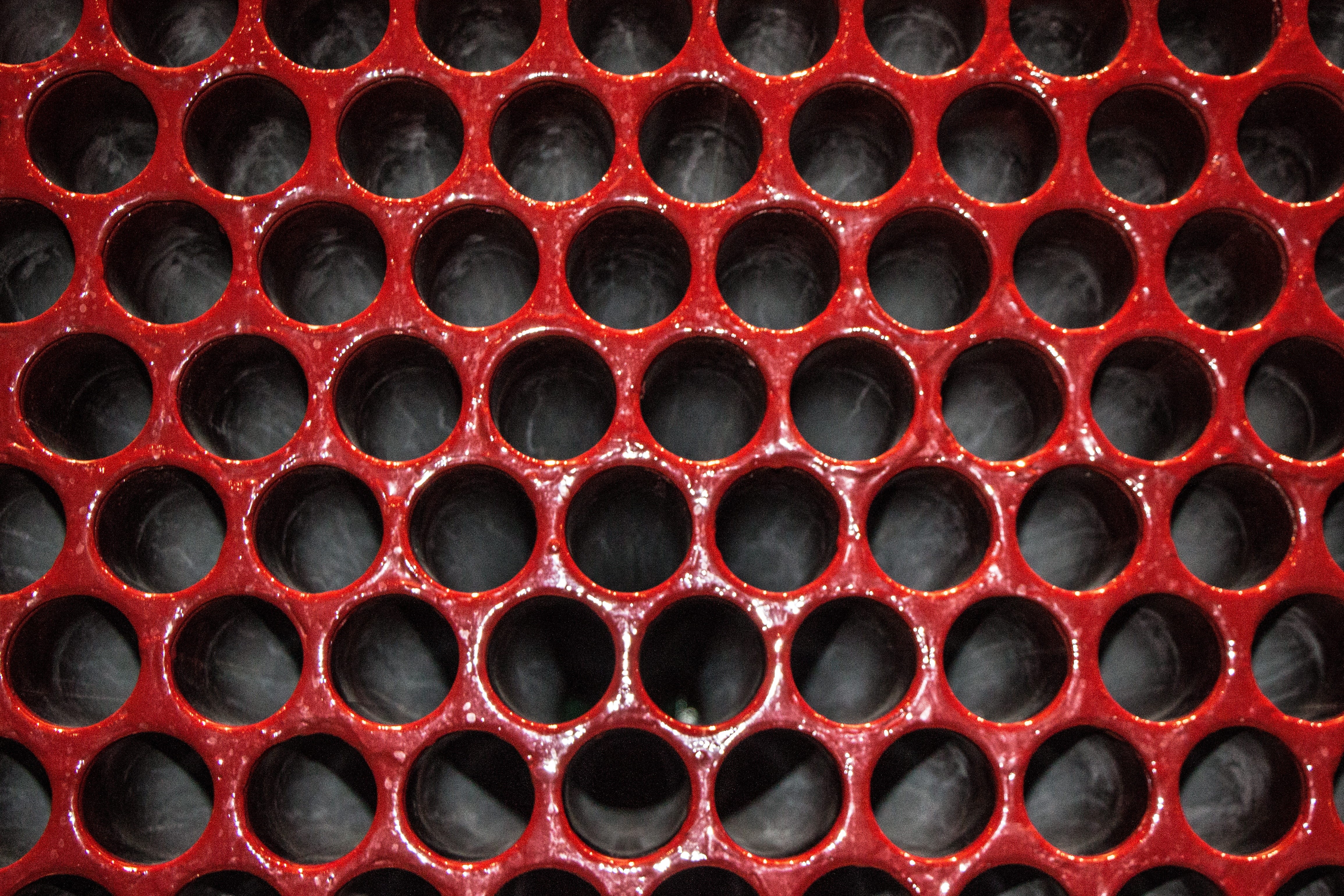 sunlight, grid, pattern, steel, Tractor, symbol, Honeycomb, cool, sign, silver colored, day, stylish, red, metal, close-up, circle, glossy, emblem, trendy, HD Wallpaper