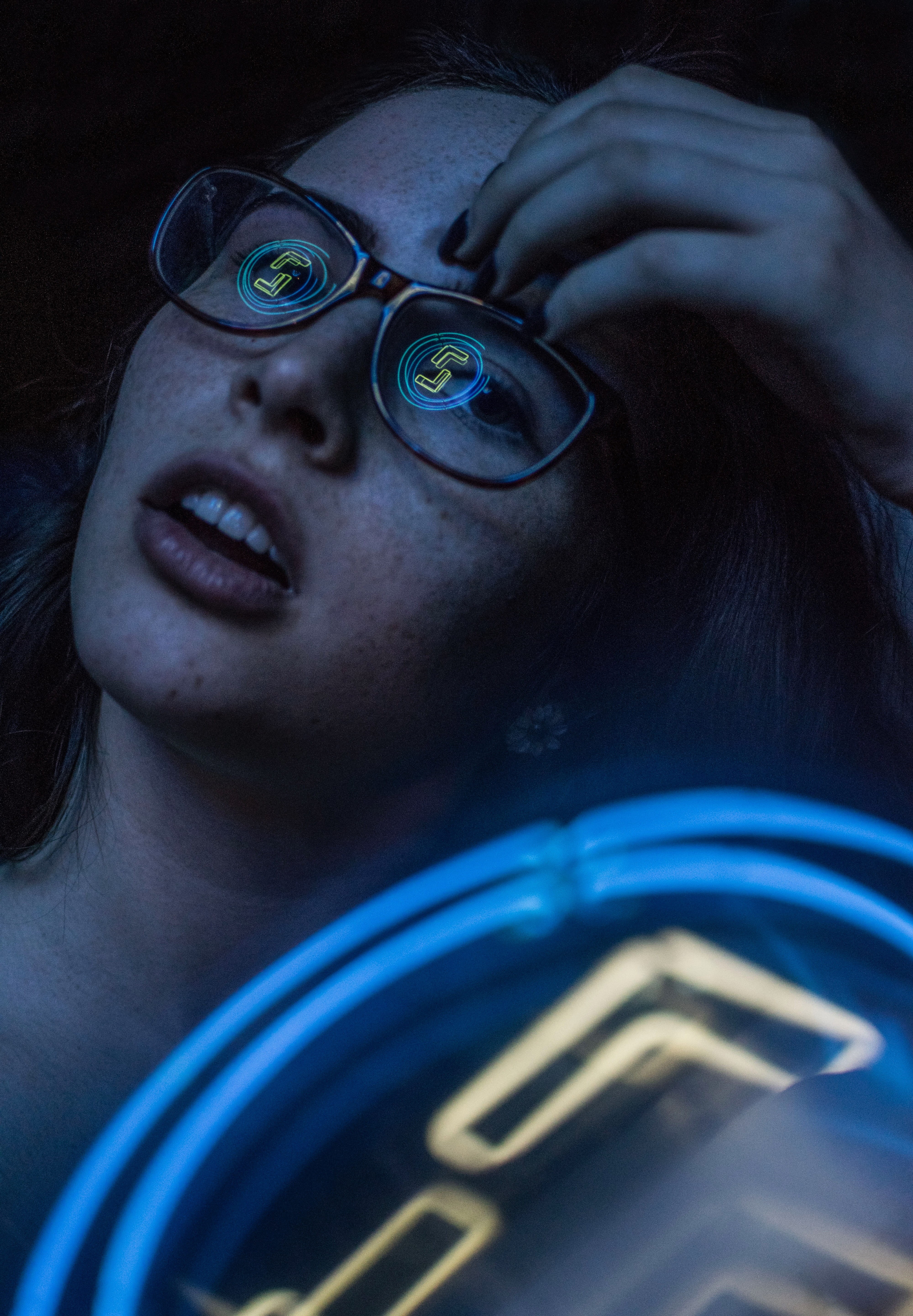 woman, neonlight, yellow, black background, night, 5K, blue, glass, clear, boys, men, casual clothing, looking at camera, city, looking, ear, light, wearing, Phone HD Wallpaper