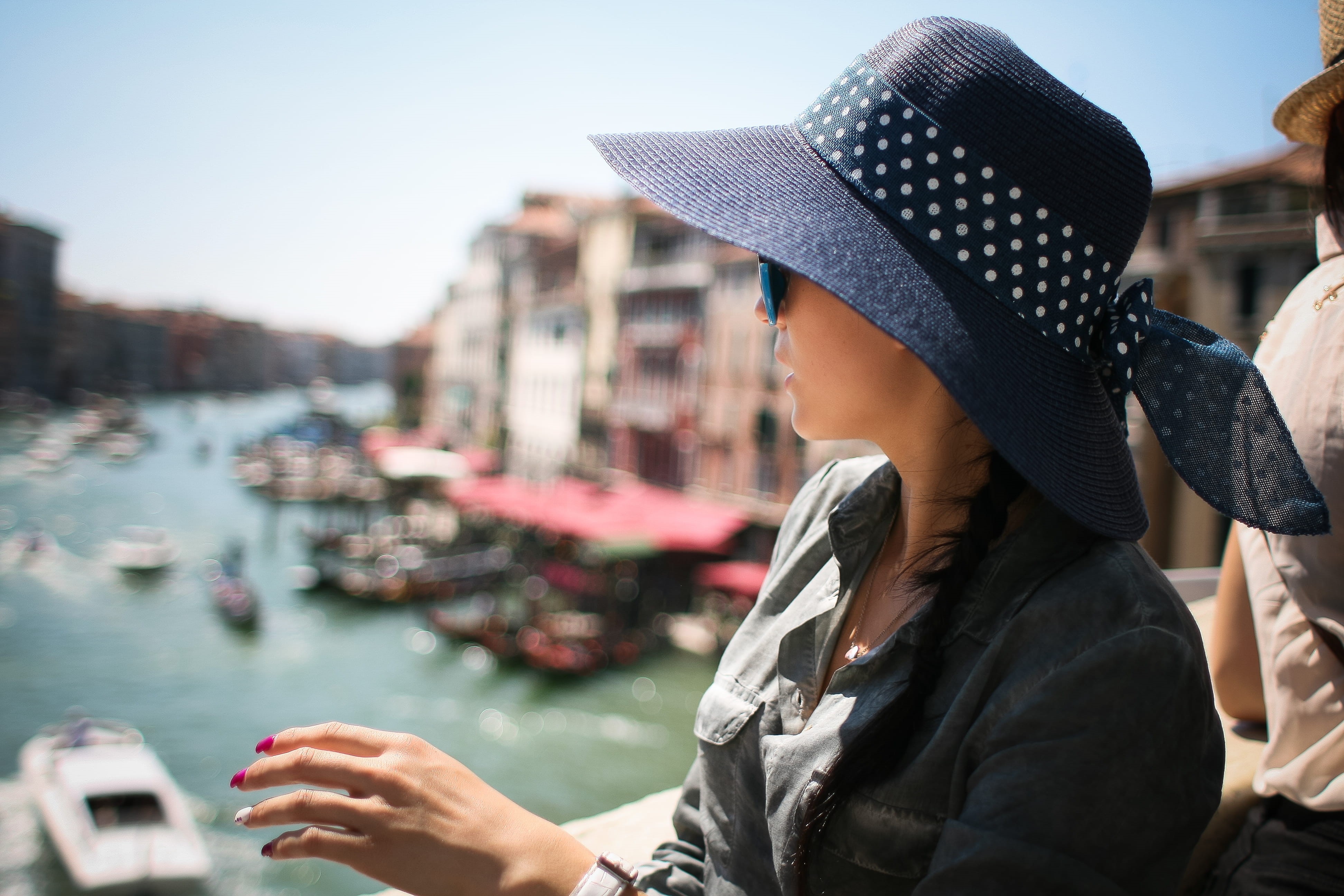 bridge, room for text, vacations, incidental people, nautical Vessel, woman, one Person, adult, venice, 4K, harbor, scarf, tourist, famous Place, day, HD Wallpaper