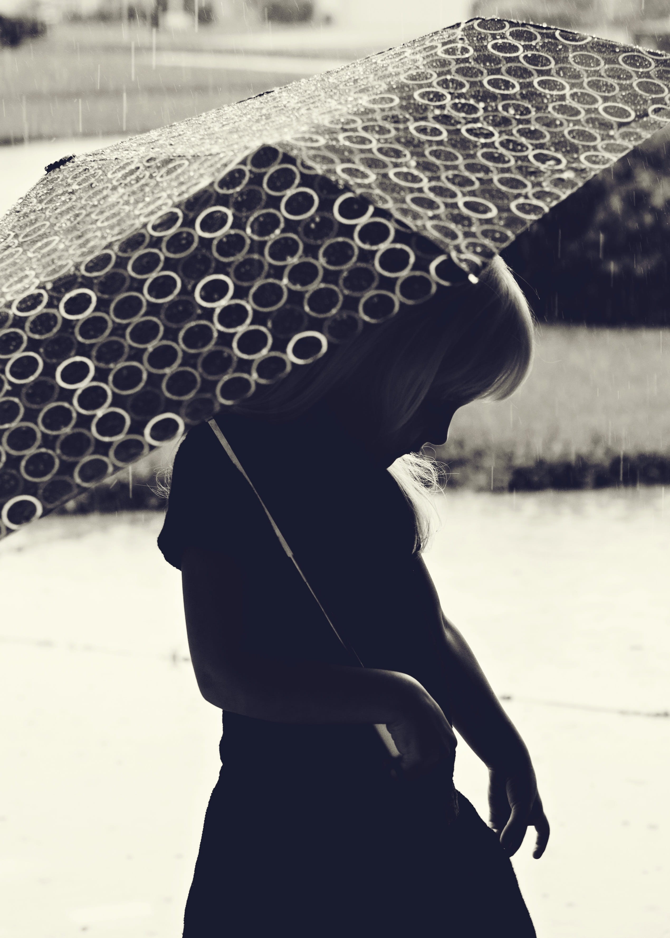 women, one Person, adults only, 2K, young women, real people, adult, moody, rain, hat, focus on foreground, fashion, photo, long hair, waist up, lifestyles, Phone HD Wallpaper