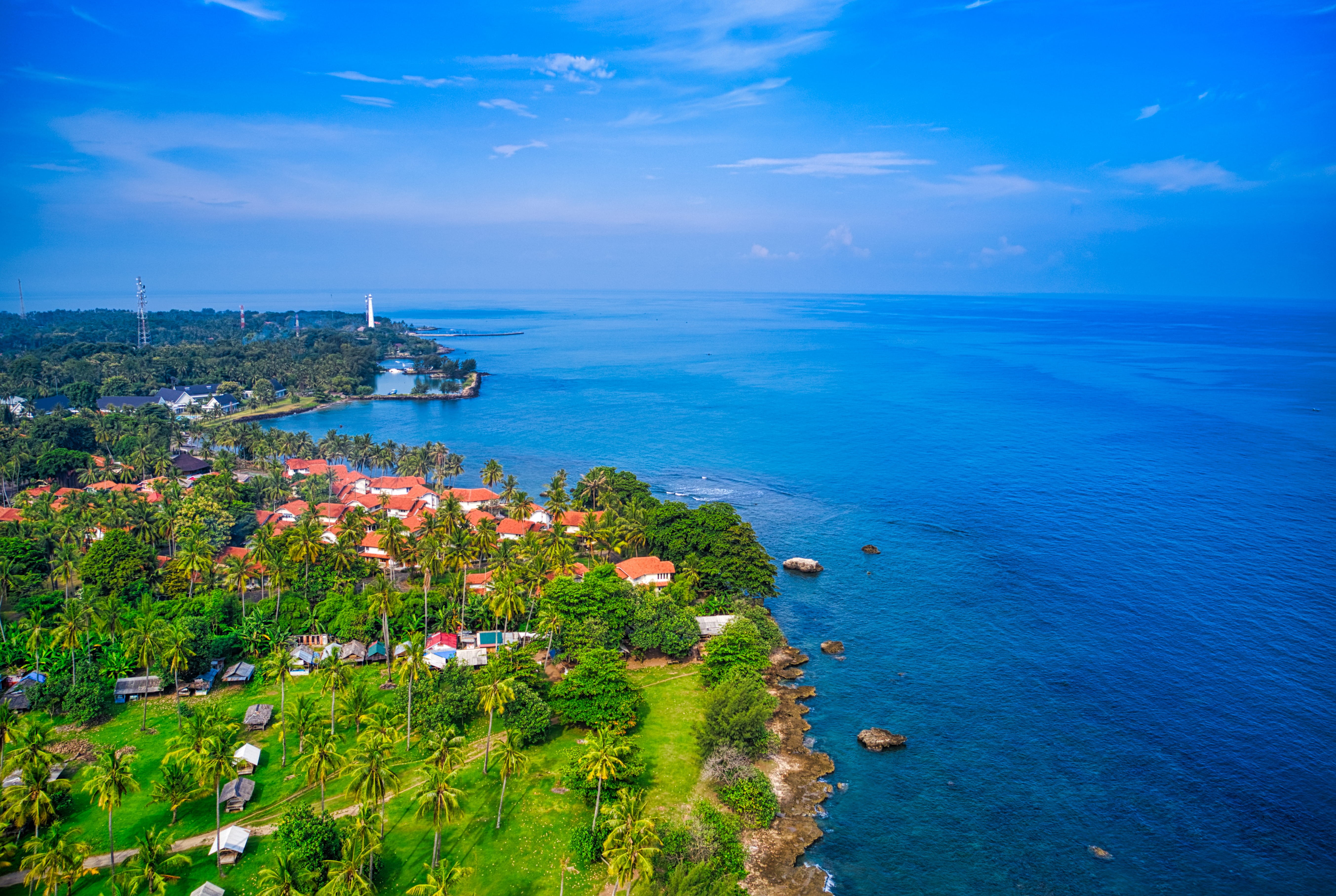 cloud - sky, sun, daylight, trees, landscape, color, scenic, shot, plant, ocean, near, horizon, 5K, turquoise, drone footage, nature, land, horizon over water, HD Wallpaper