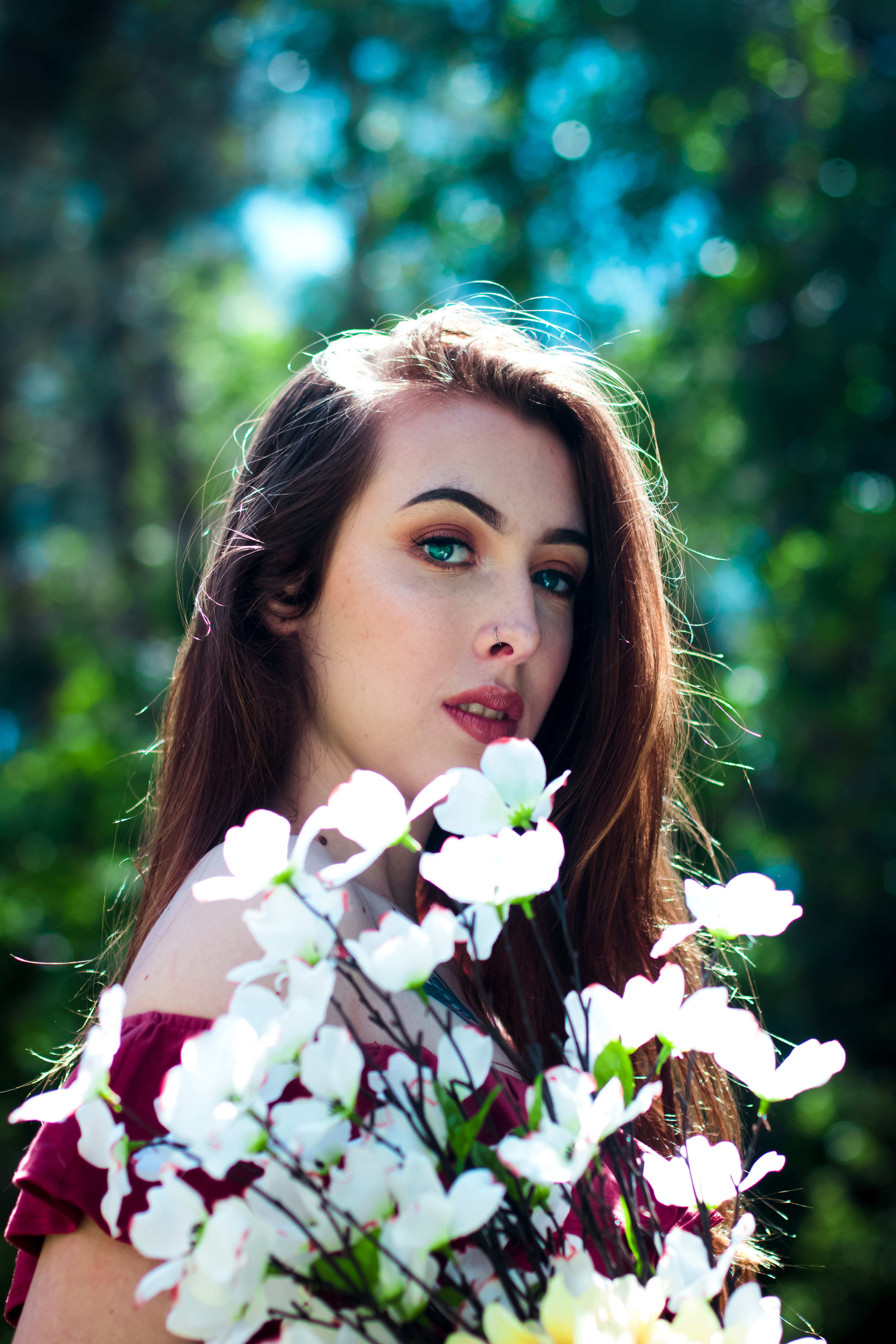 leisure activity, lifestyles, beautiful woman, beauty, cute, young women, headshot, fair weather, outdoors, girl, tree, 5K, hairstyle, flower head, grass, Phone HD Wallpaper