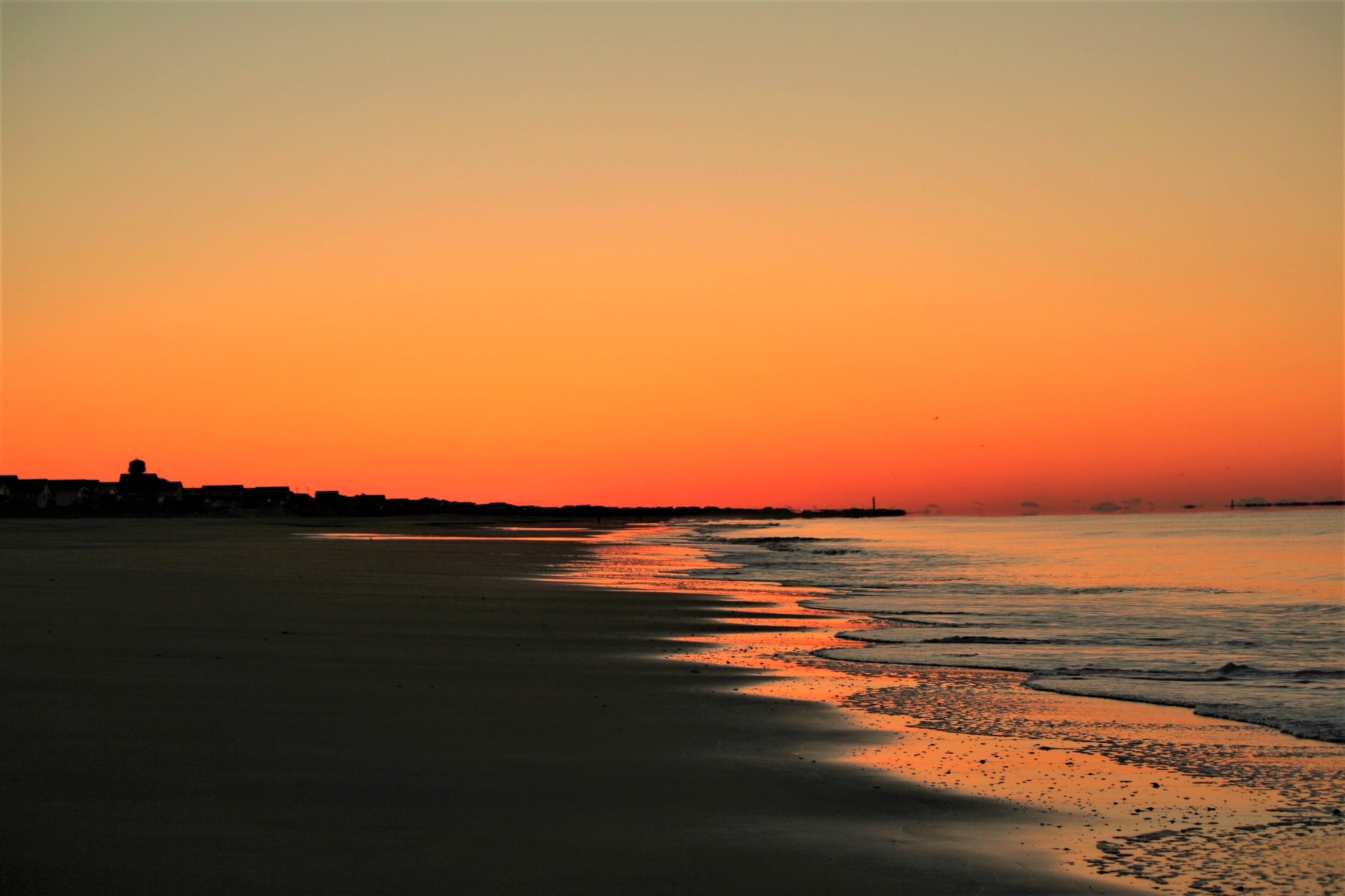idyllic, dusk, horizon, horizon over water, beauty in nature, evening, romantic sky, clear sky, sea, orange color, outdoors, seascape, tranquil scene, land, HD Wallpaper