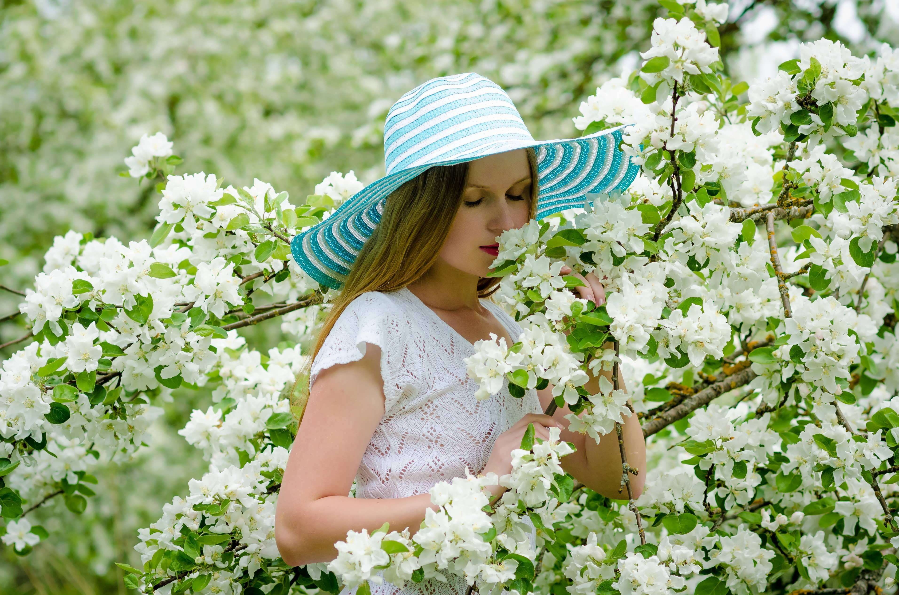 season, pose, beauty in nature, leisure activity, girl, women, fashion, close up, photoshoot, hair, nature, flower, field, springtime, beautiful, smelling, HD Wallpaper