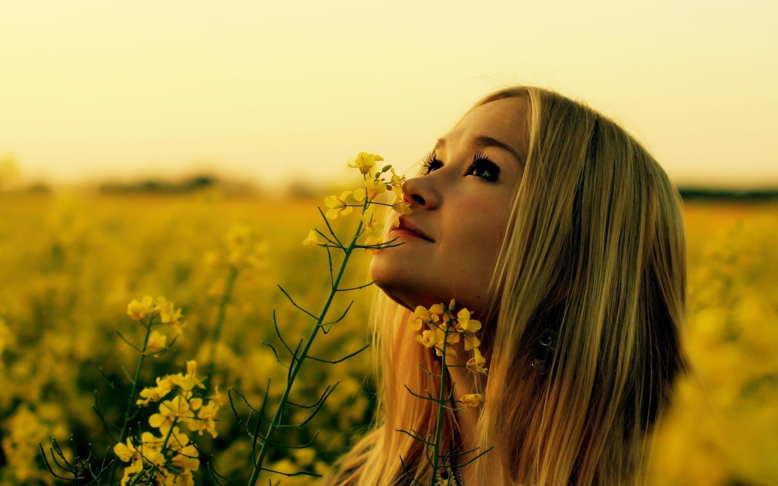 floral, smelling, field, woman, girls, yellow, flower, 2560x1600, 2K, petaled, HD Wallpaper