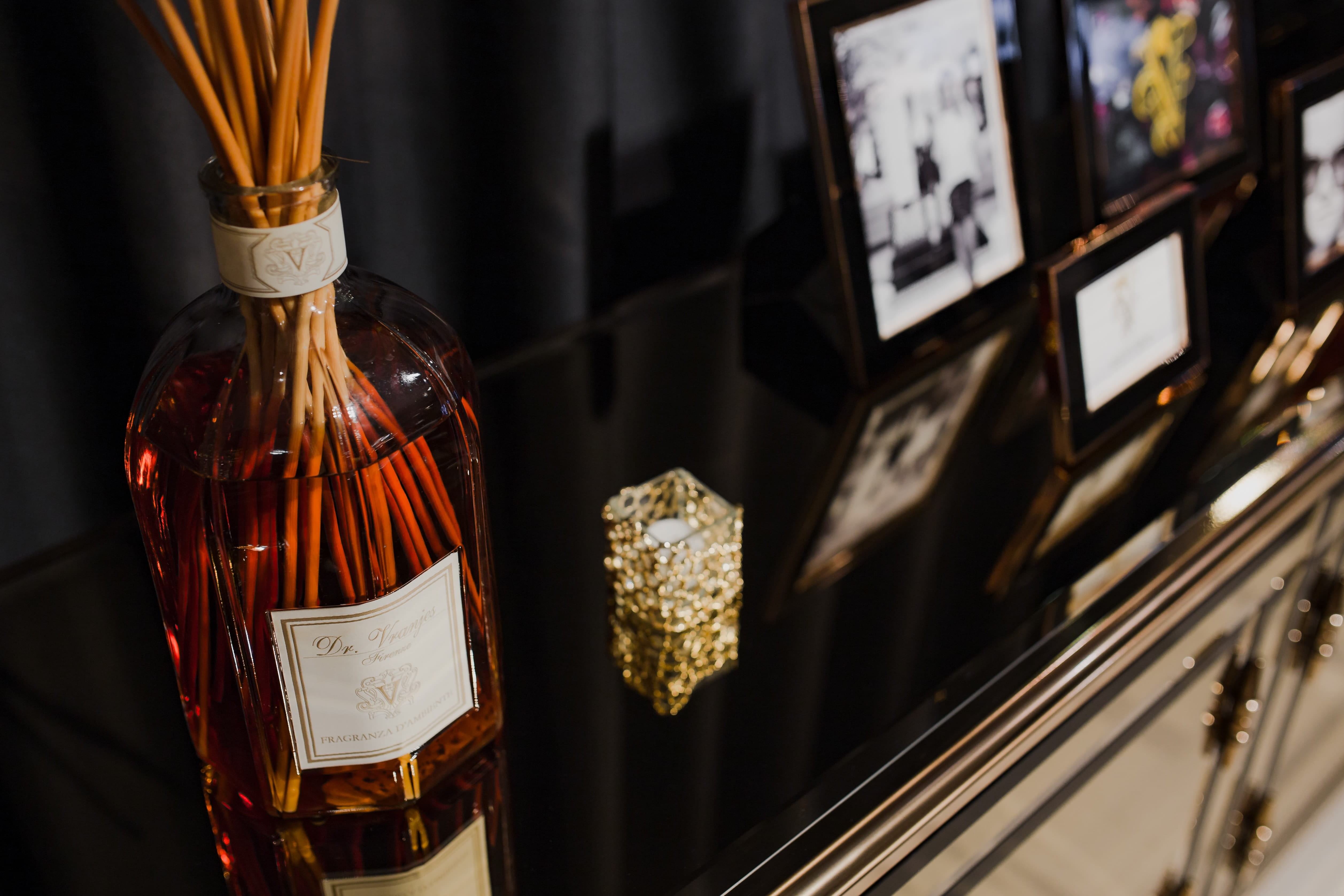 reed, style, perfume, bottle, wealth, refreshment, focus on foreground, indoors, choice, food, wine, 4K, scent, no people, drink, alcohol, label, glass - material, HD Wallpaper